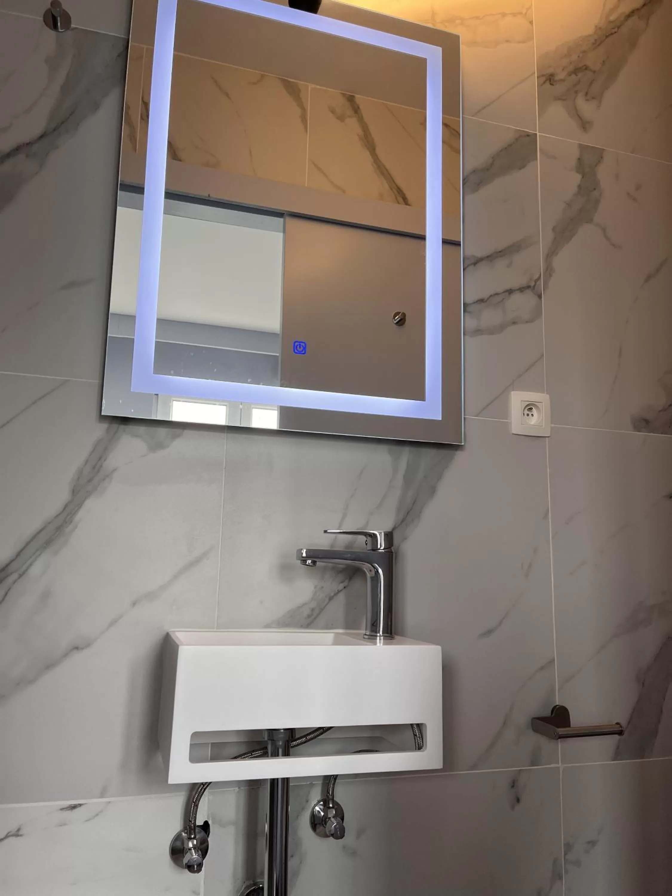 Bathroom in Hôtel La Pièce