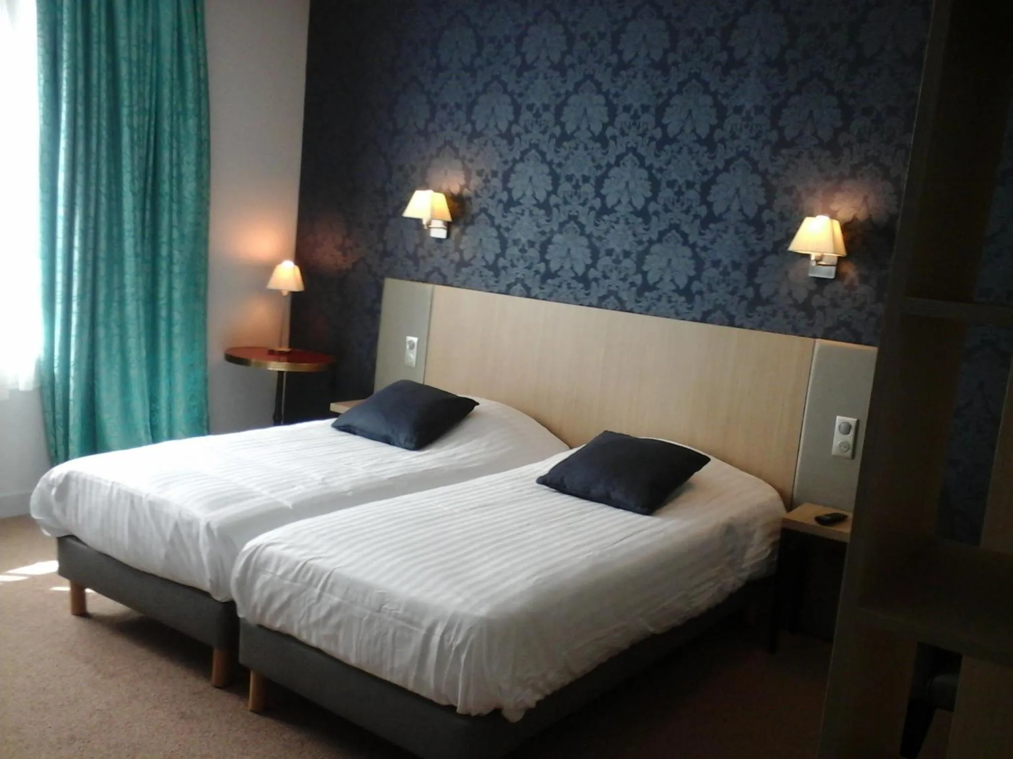 Photo of the whole room, Bed in Hôtel Carmin