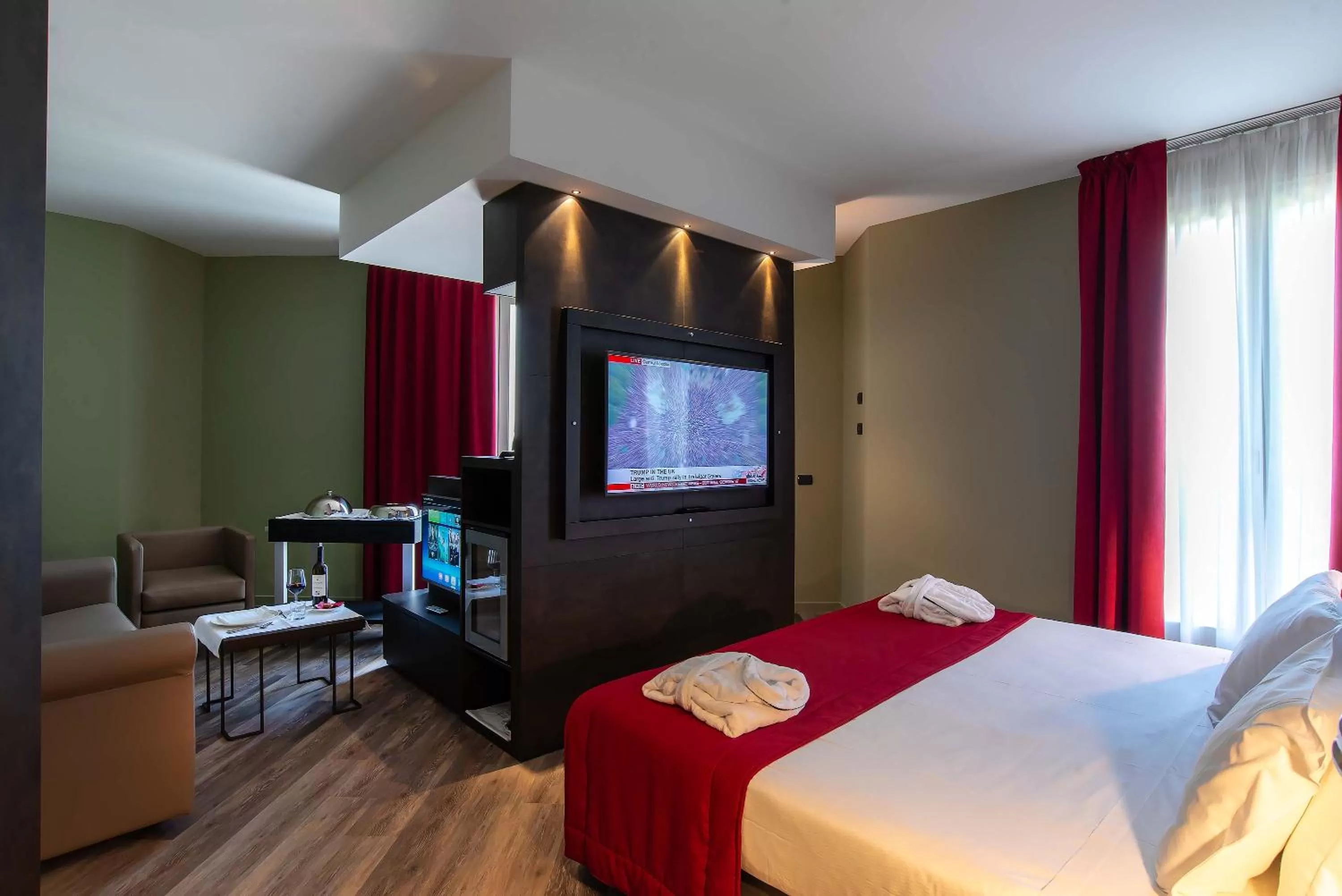 Photo of the whole room, Bed in Maranello Palace