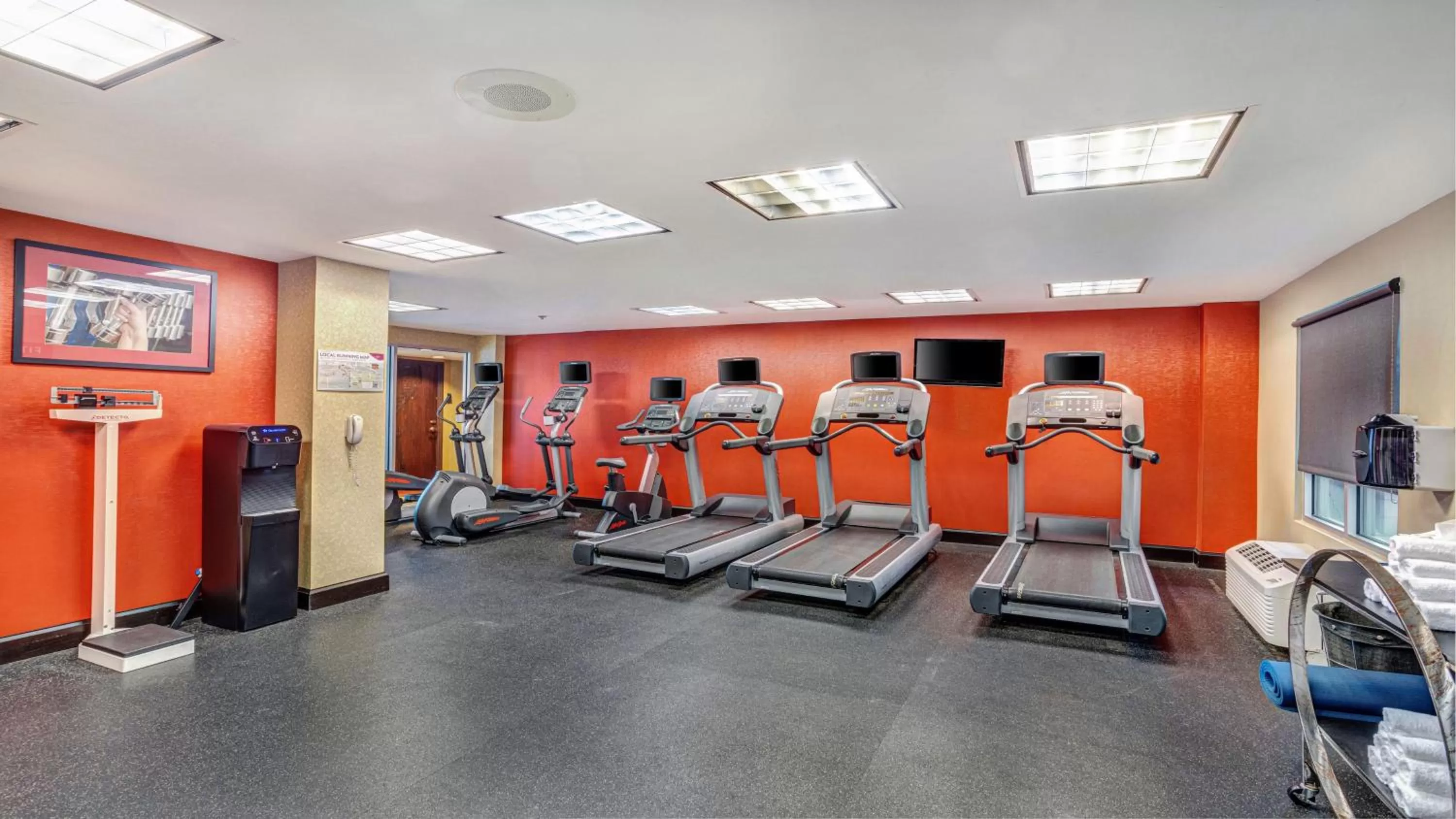 Fitness centre/facilities in Crowne Plaza Houston Galleria Area by IHG