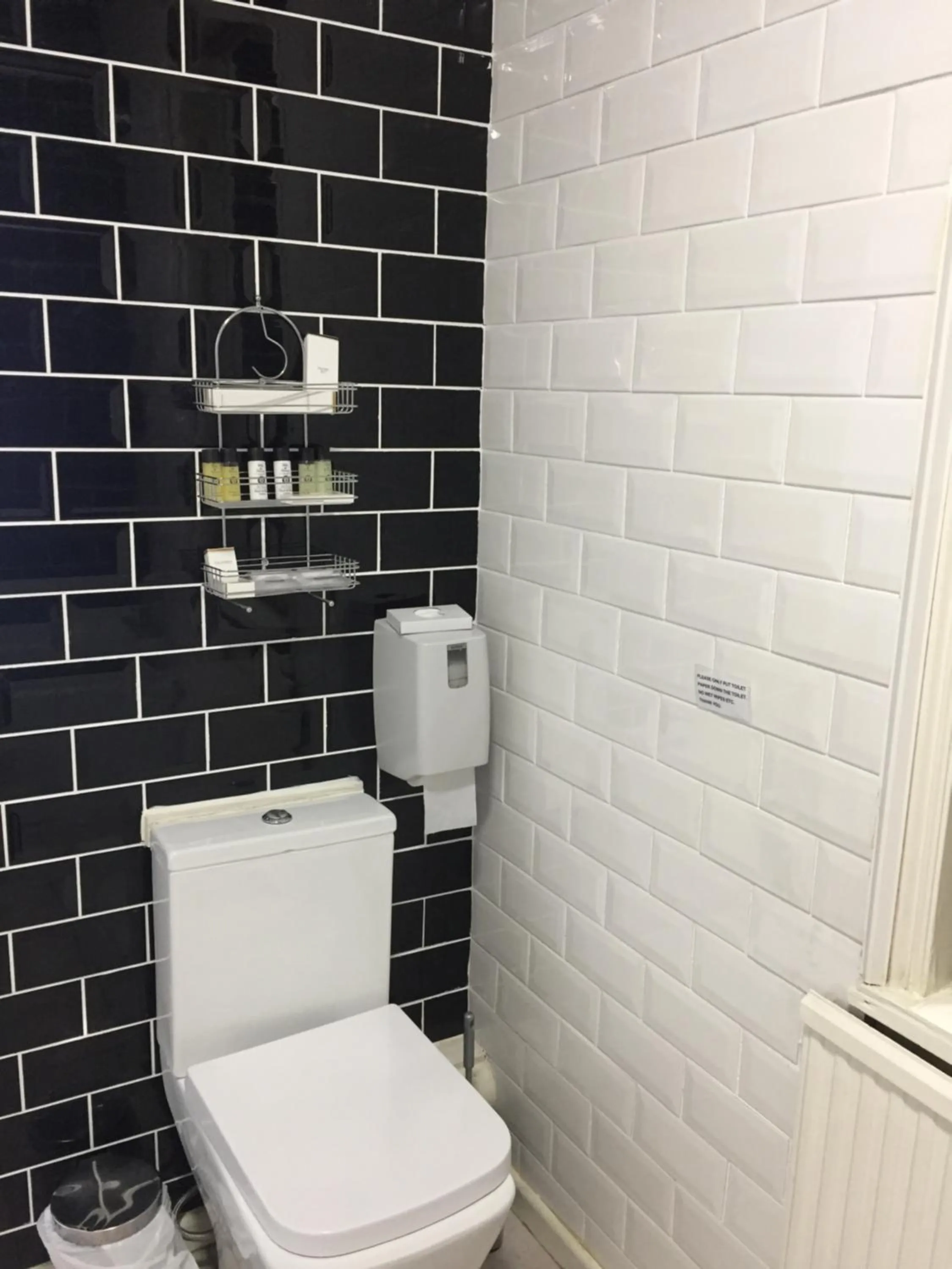 Toilet in The Gordon House Hotel