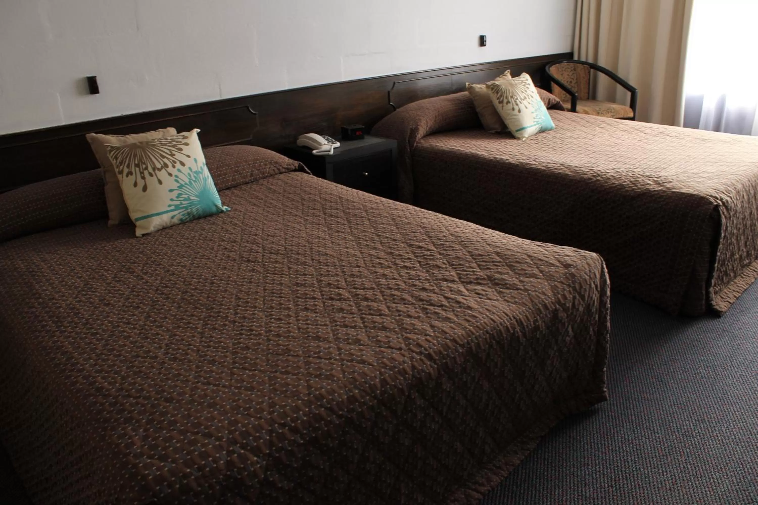 Bedroom, Bed in West Coaster Motel