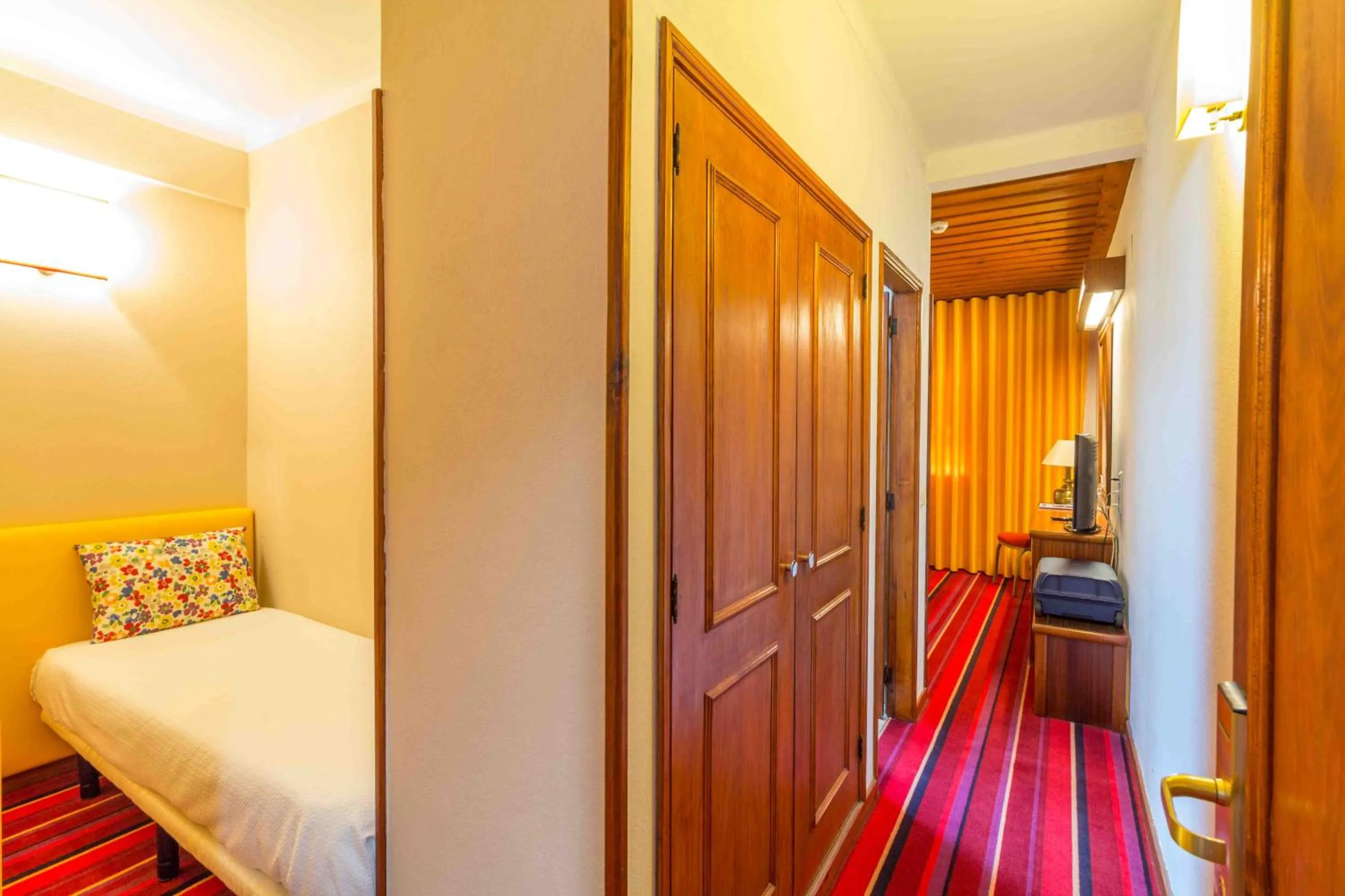 Bed in Hotel Eurosol Seia Camelo