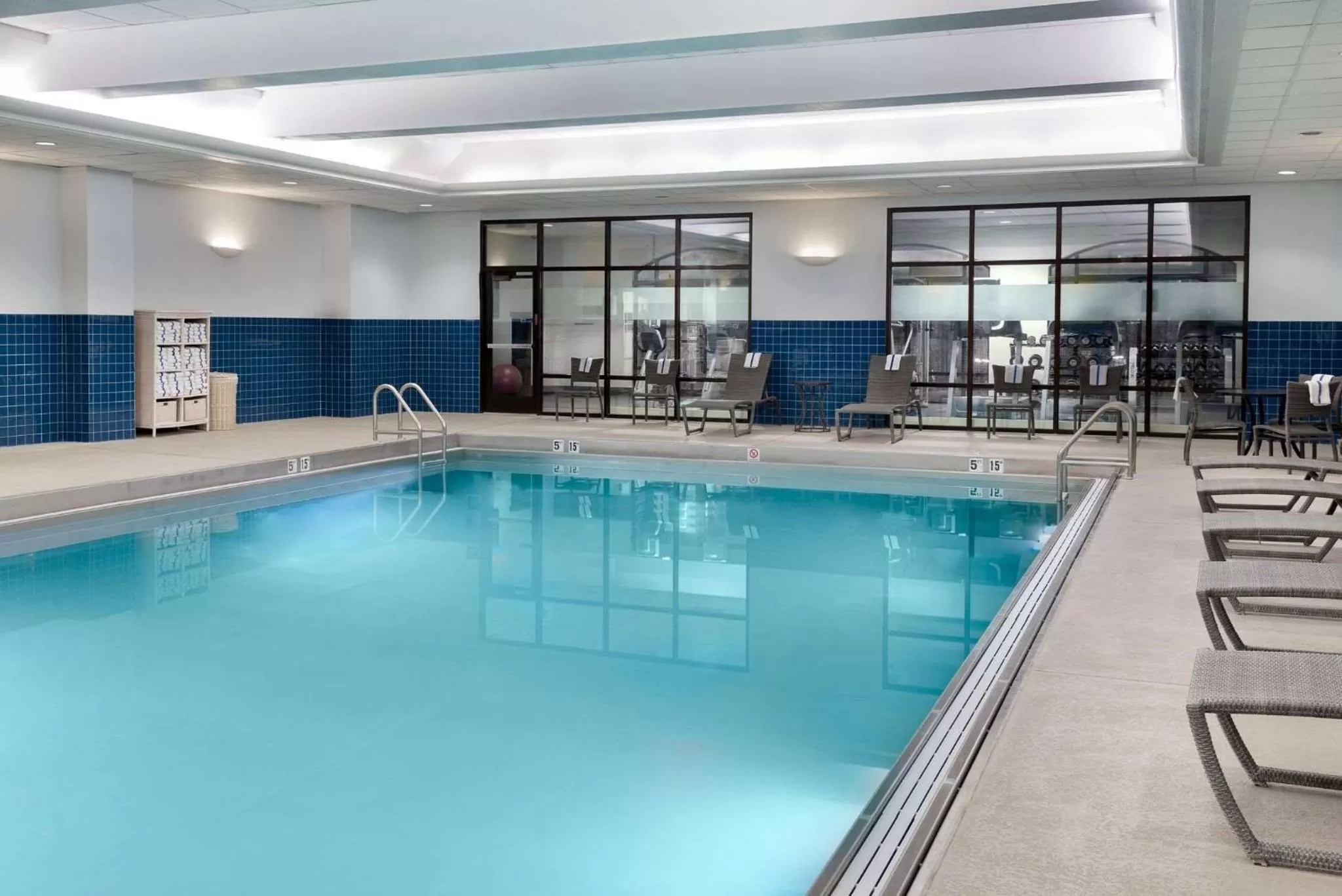 Swimming pool in Hampton Inn & Suites Country Club Plaza