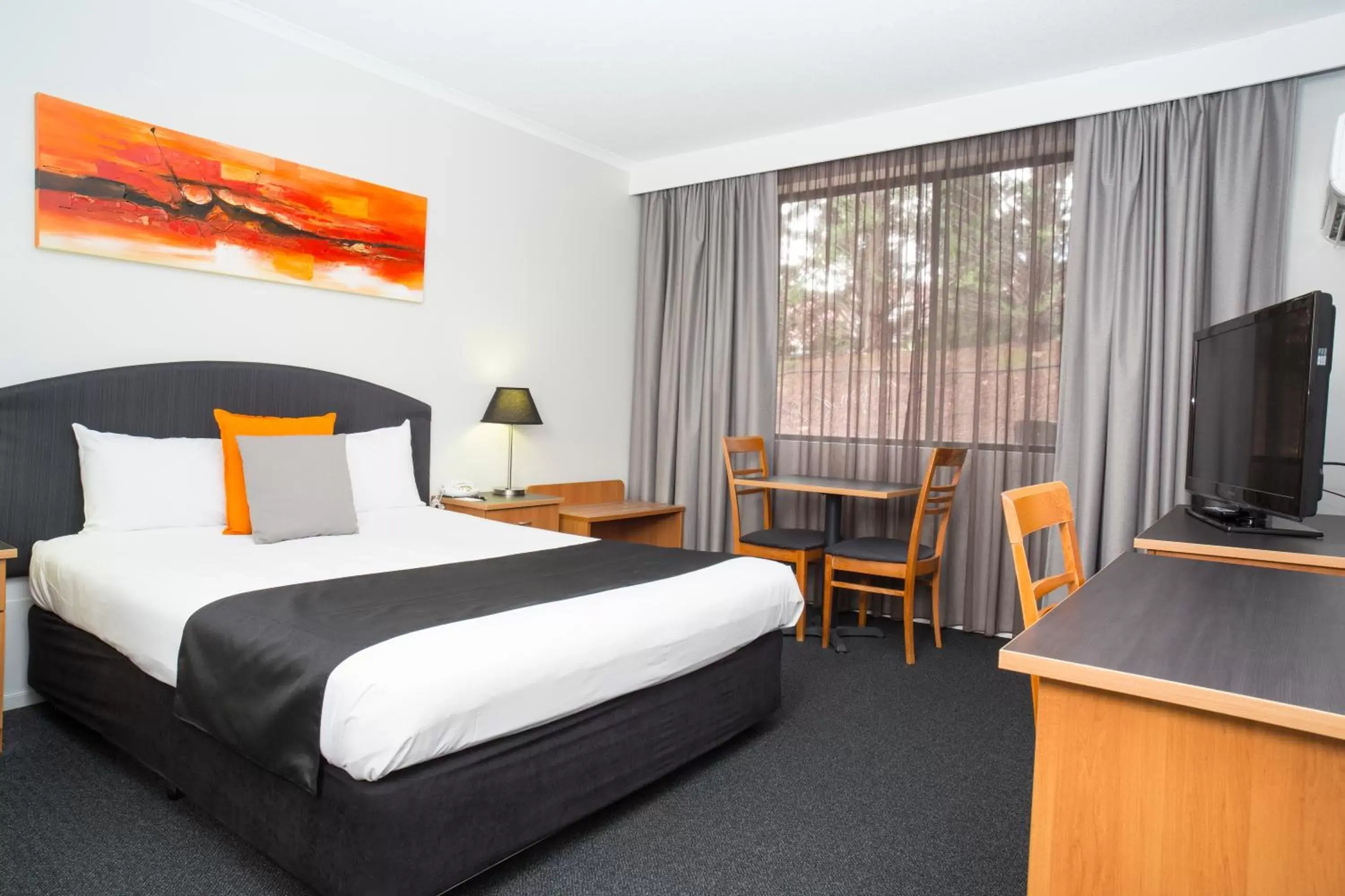 Deluxe Double Room in Alpha Hotel Canberra Deluxe Double Room in Alpha Hotel Canberra
