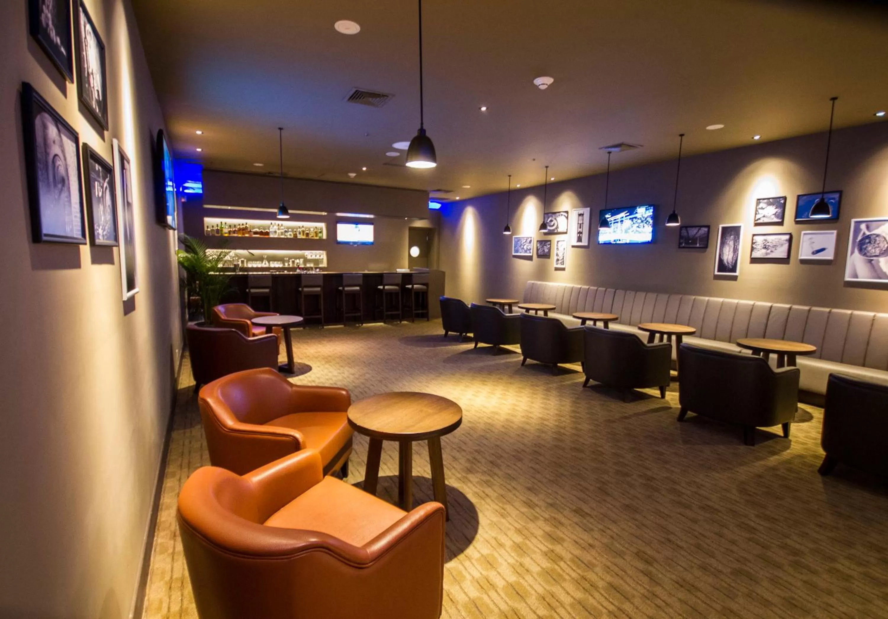 Lounge or bar in Crowne Plaza Managua by IHG