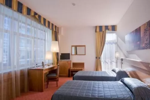 Photo of the whole room, Bed in Hotel Master