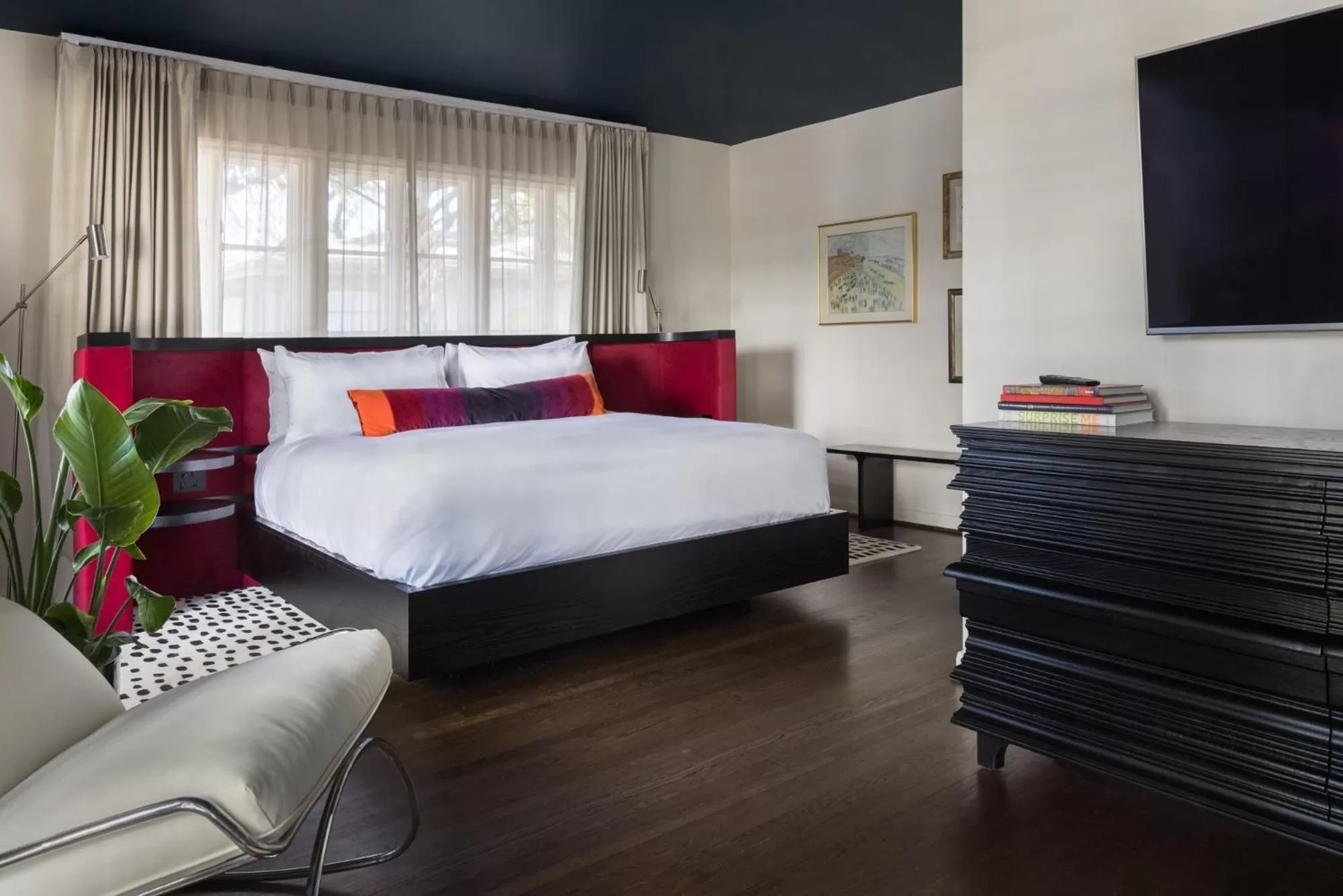 Bed in La Colombe d'Or Hotel