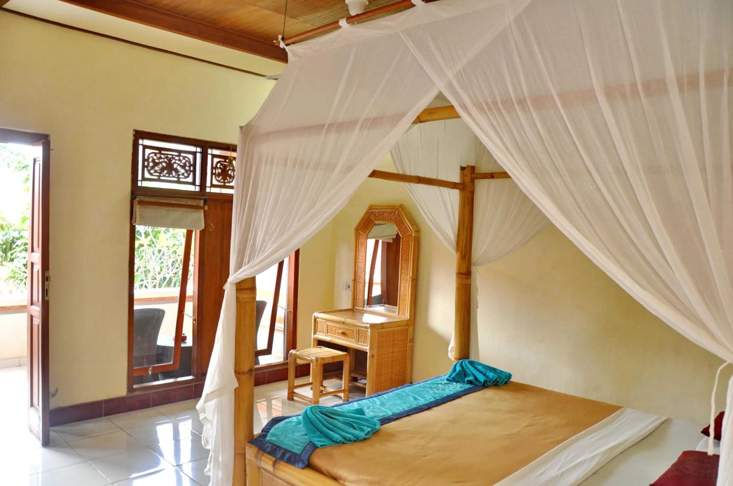 Bed in Nick's Homestay