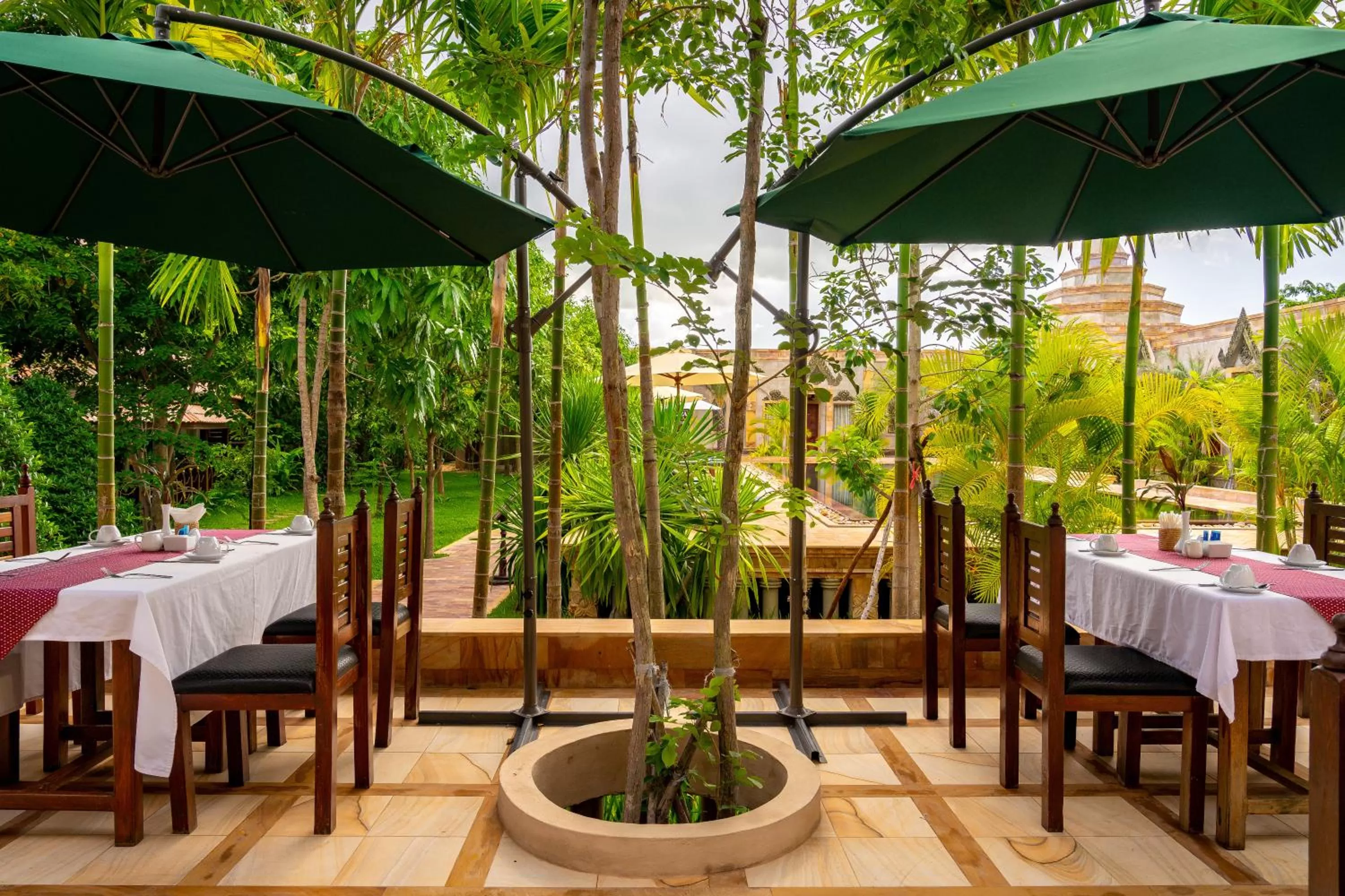 Restaurant/Places to Eat in Model Residence & Spa