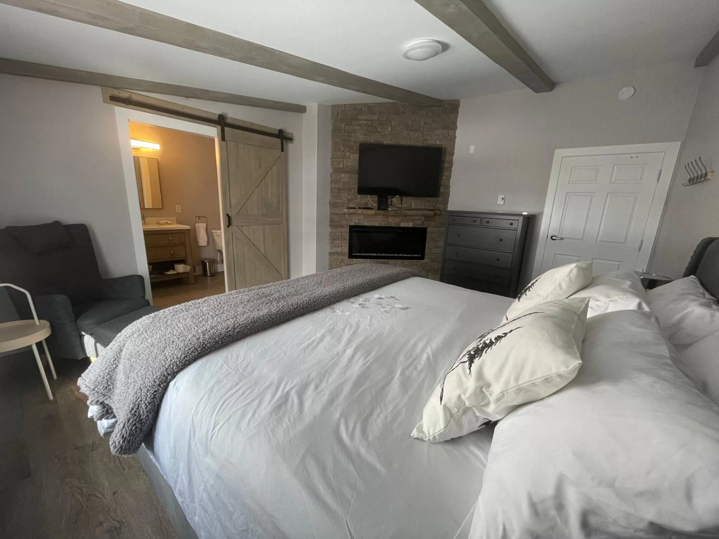 Bed in Bumblebee Bight Inn