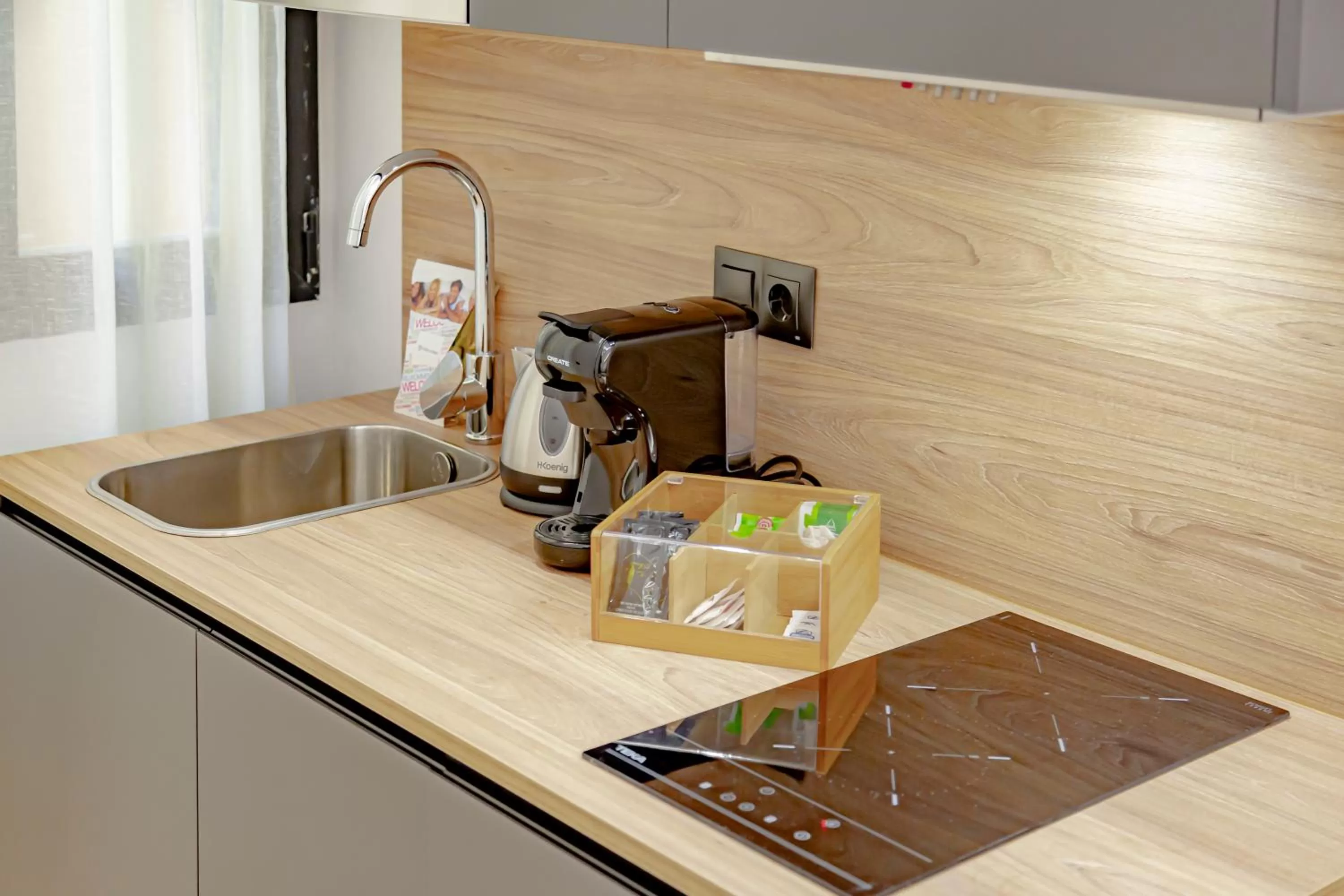 Coffee/tea facilities, Kitchen/Kitchenette in dobohomes - Montesa 20 Apartamentos