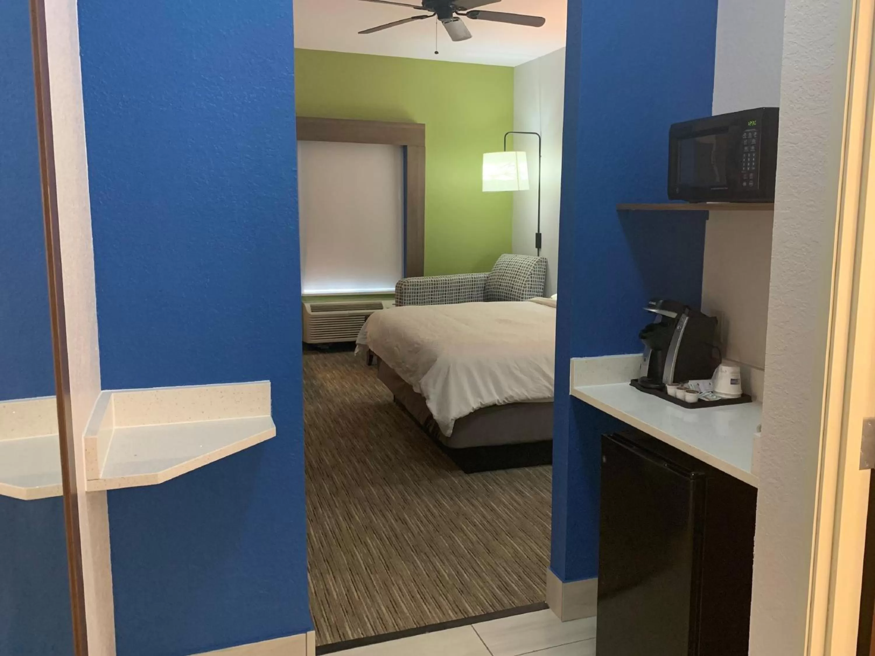 Photo of the whole room, Bed in Holiday Inn Express McComb by IHG