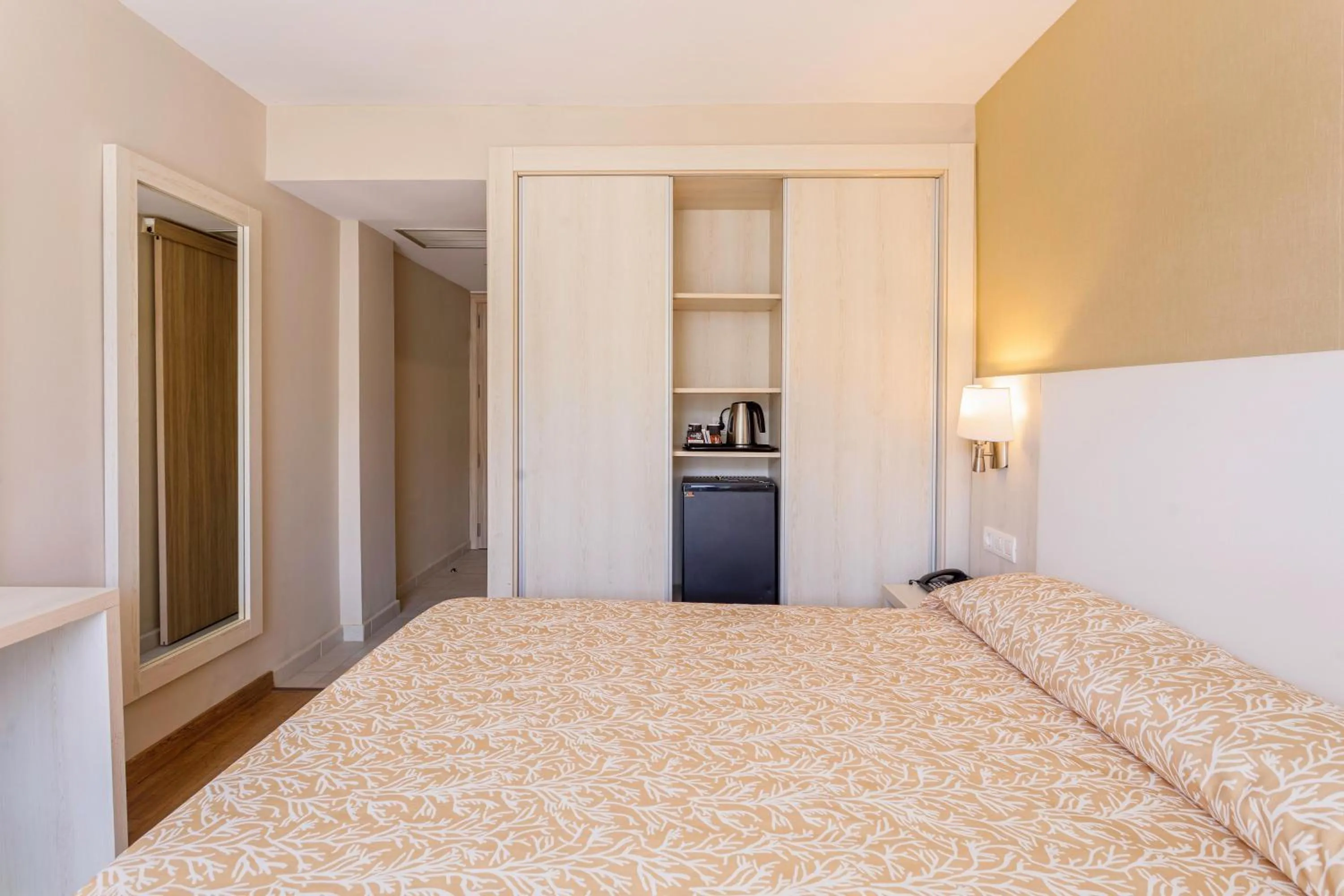 Photo of the whole room, Bed in Hotel Best Maritim