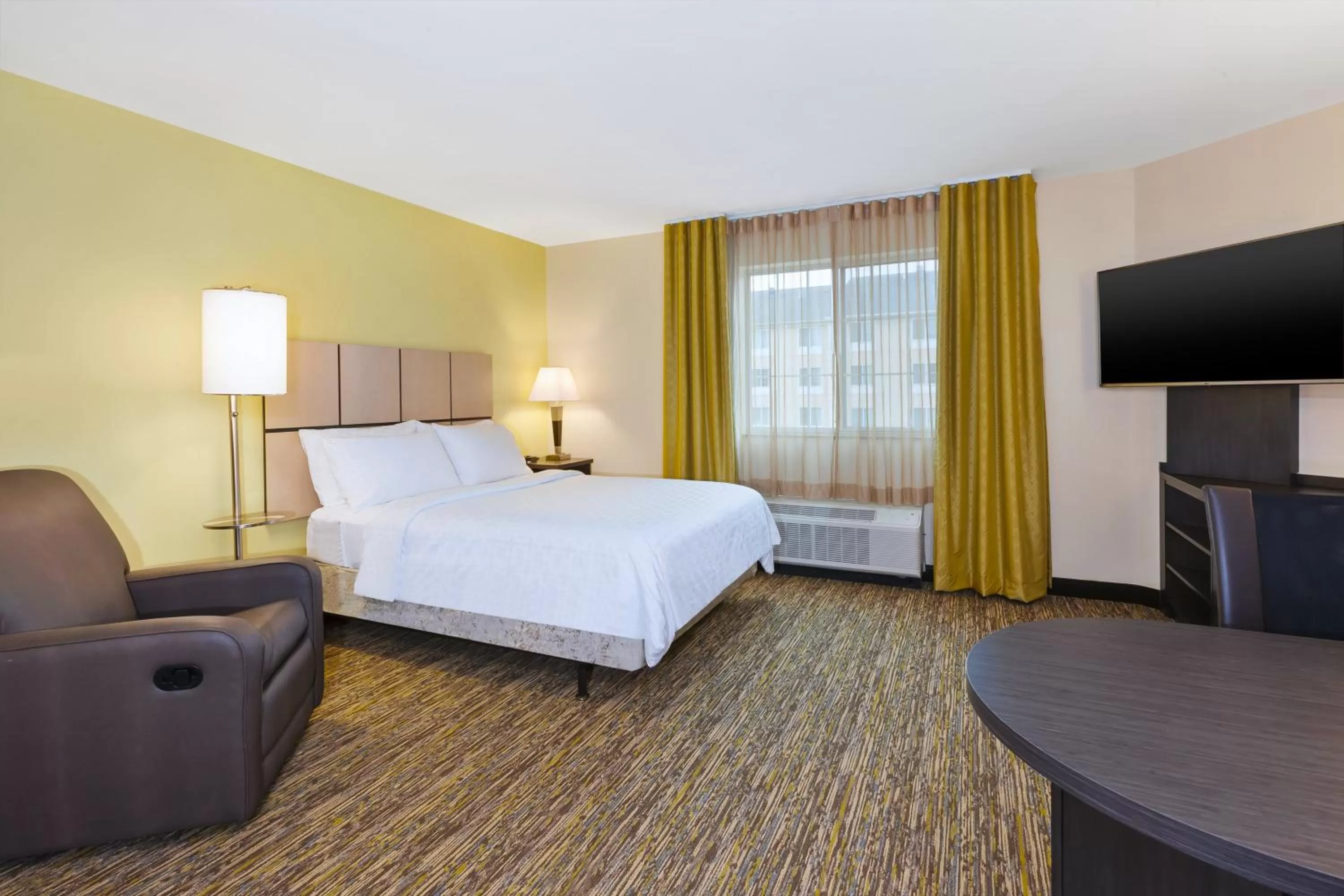 Photo of the whole room, Bed in Candlewood Suites Washington North by IHG