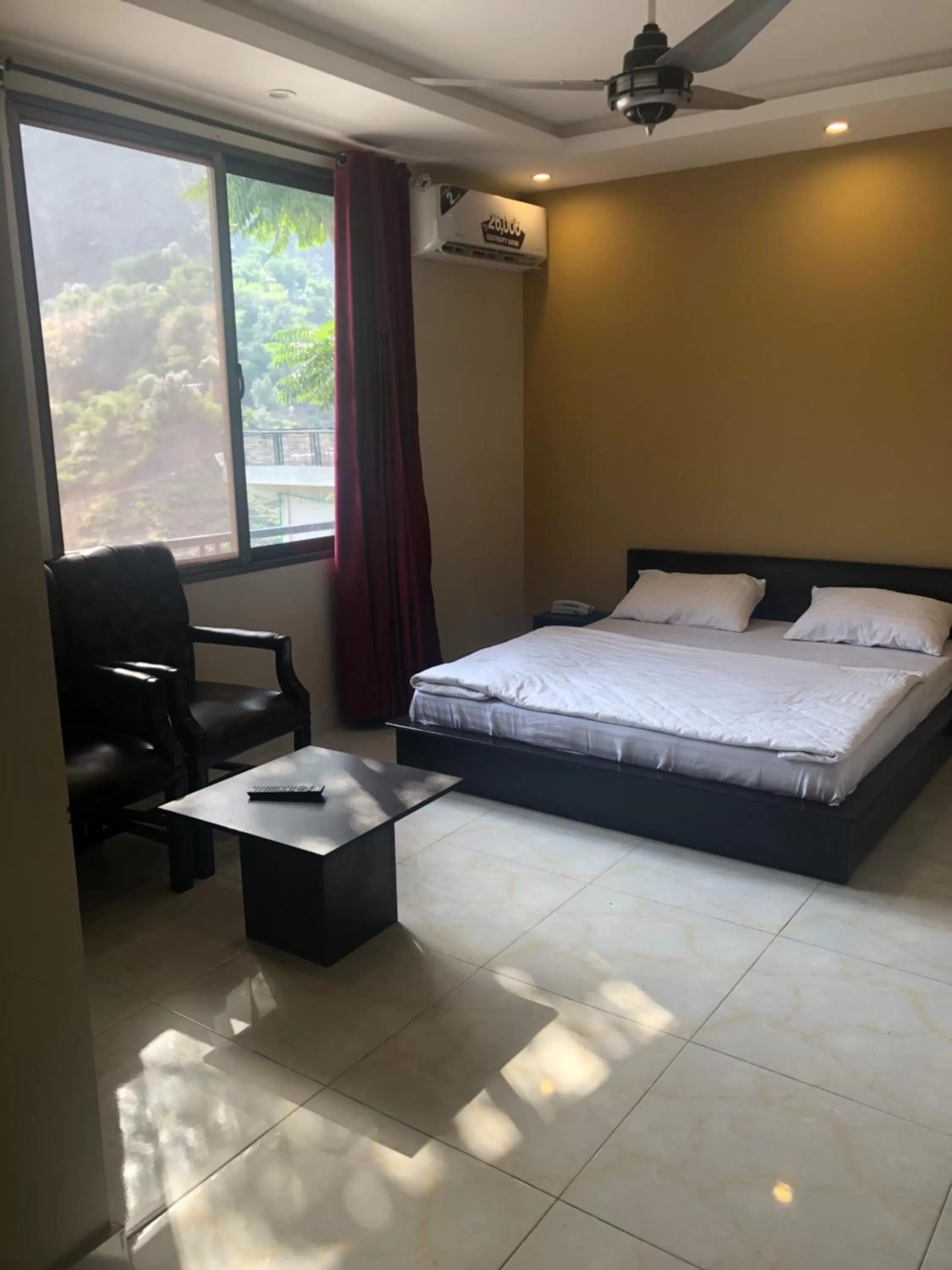 Photo of the whole room, Bed in Hotel La Orilla Muzaffarabad