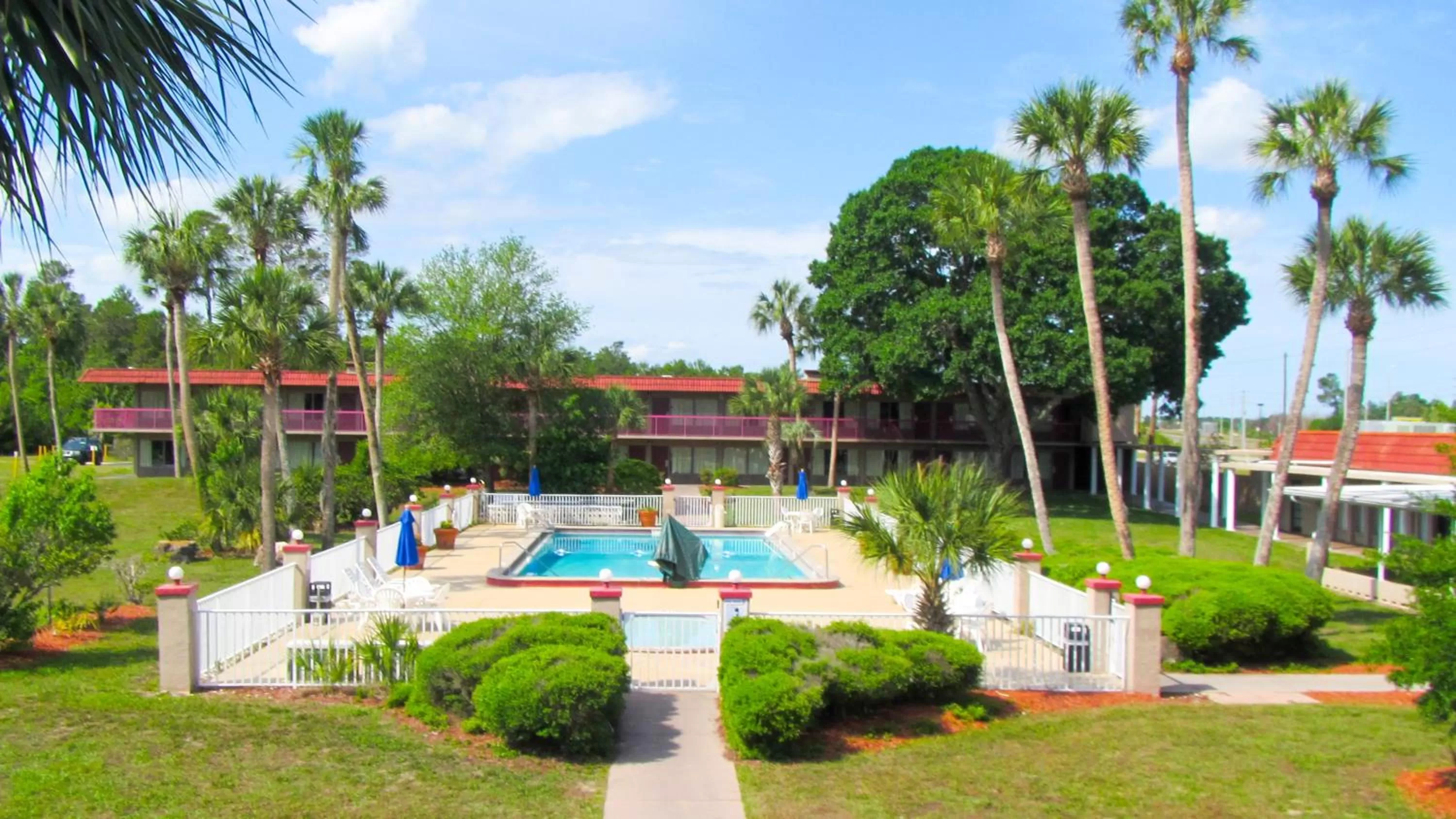 Swimming pool in Motel 6-Spring Hill, FL - Weeki Wachee
