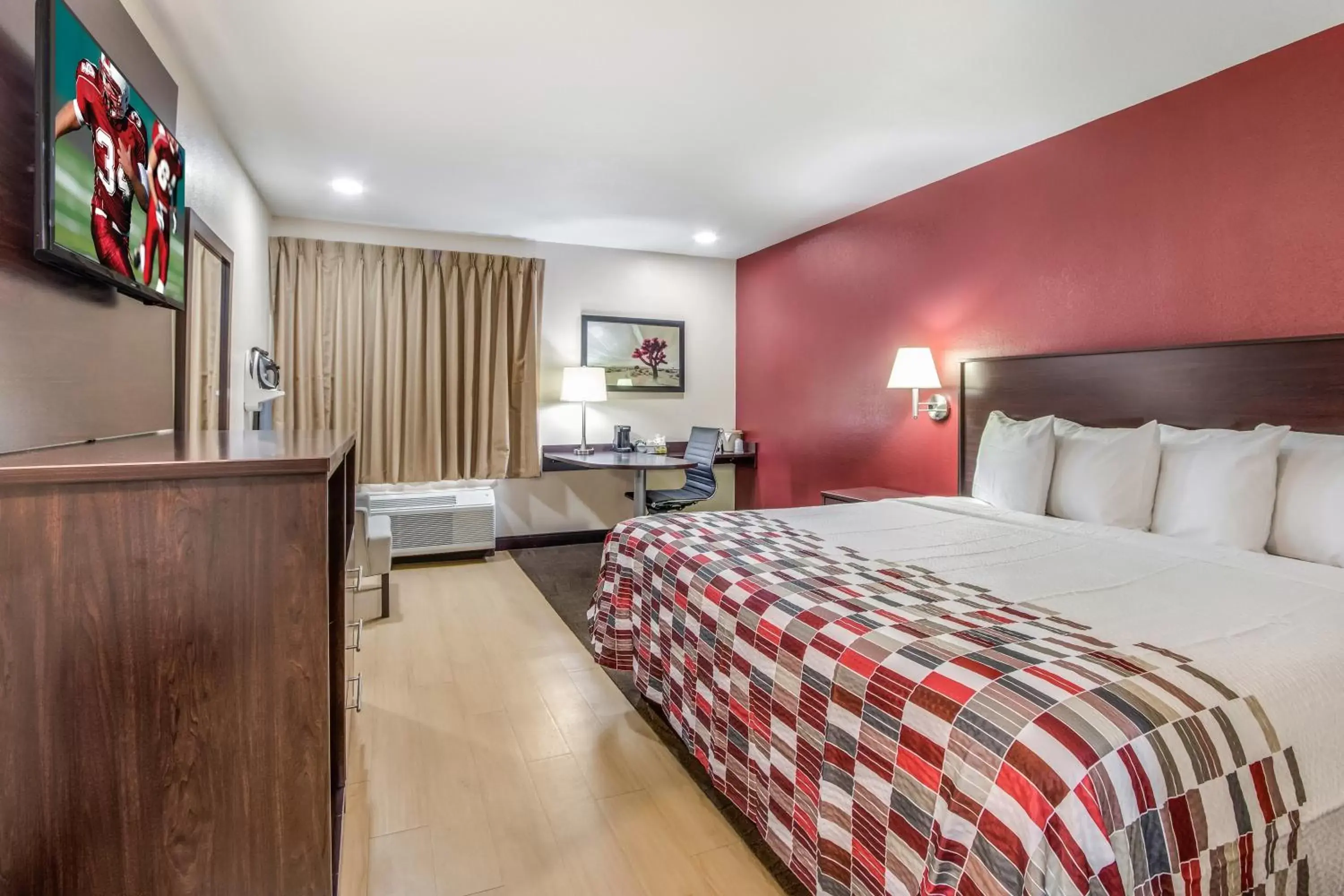 Superior King Room Disability Access Smoke Free in Red Roof Inn Phoenix North - Deer Valley - Bell Rd Superior King Room Disability Access Smoke Free in Red Roof Inn Phoenix North - Deer Valley - Bell Rd