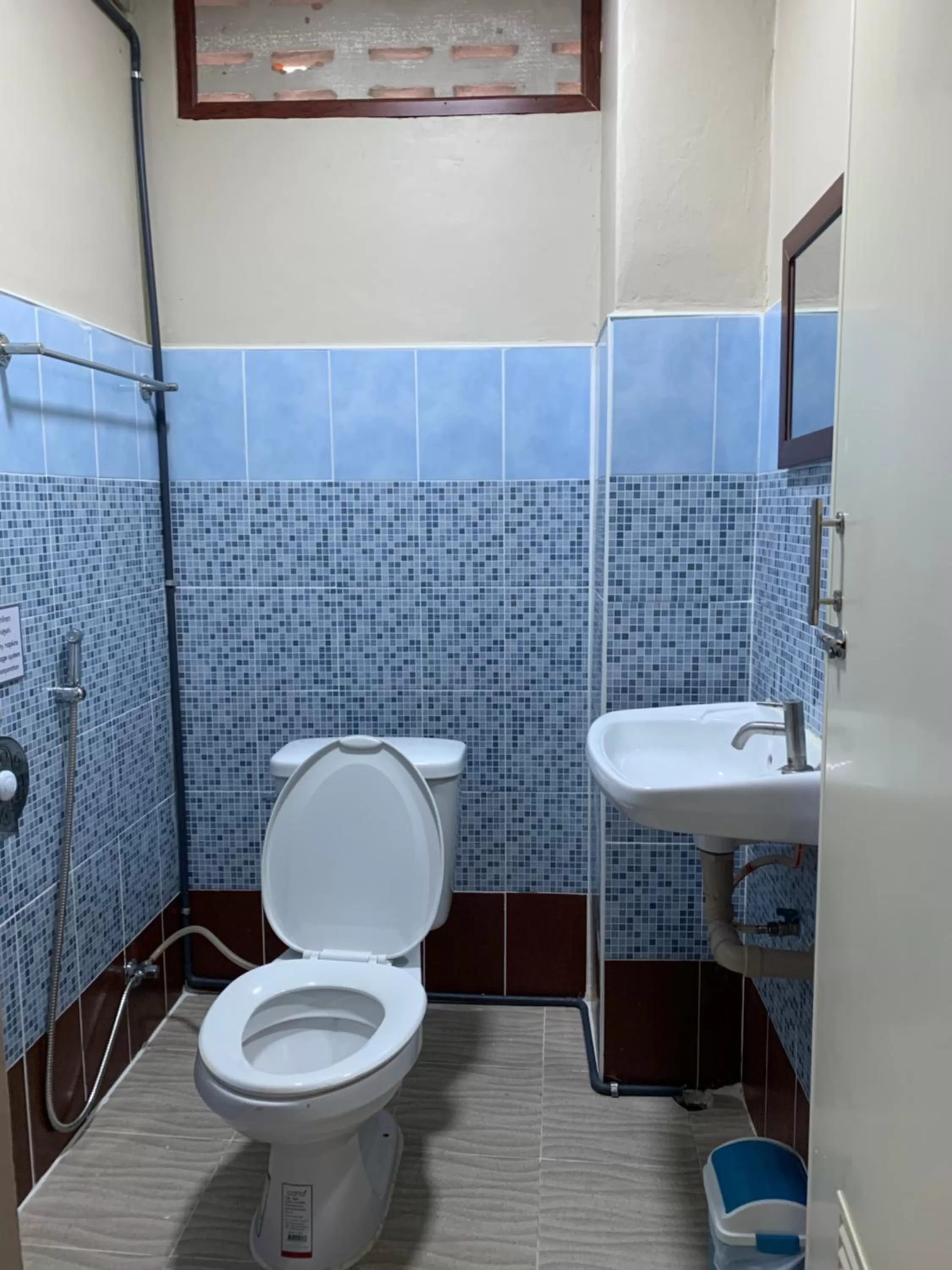 Achcha hotel - itsaraphap MRT station - Wat Arun