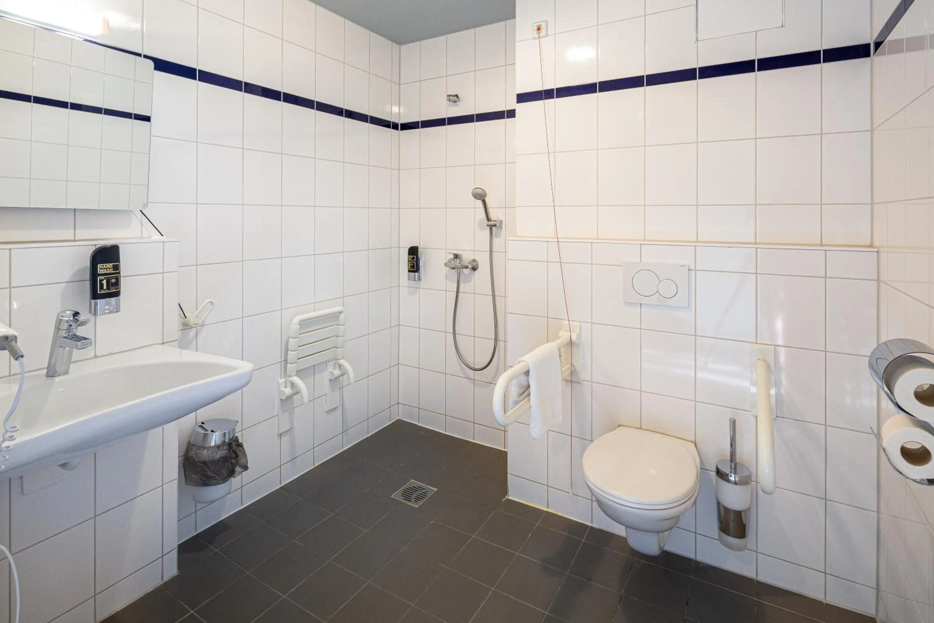 Shower in a&o Weimar