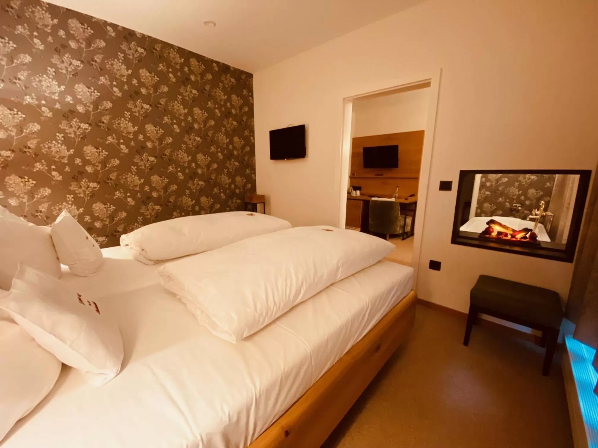 Photo of the whole room, Bed in Hotel Hartl's Lindenmühle