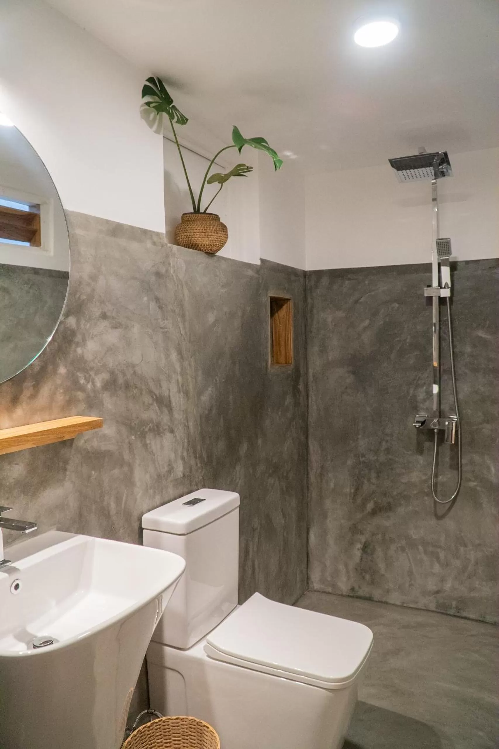 Shower in Lucky's Surf Camp