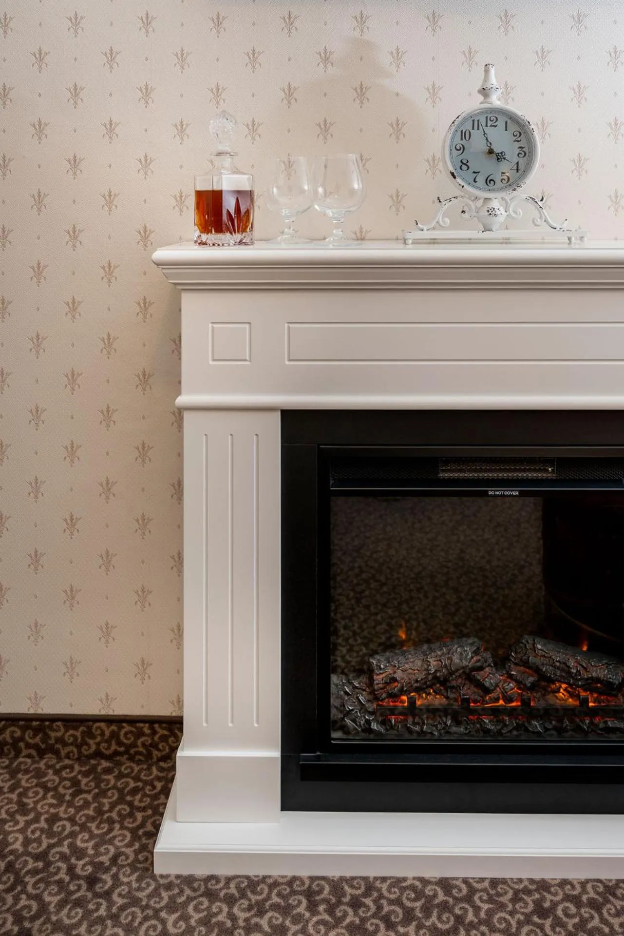 flat iron in Albergo Rossini 1936 Small & Charming