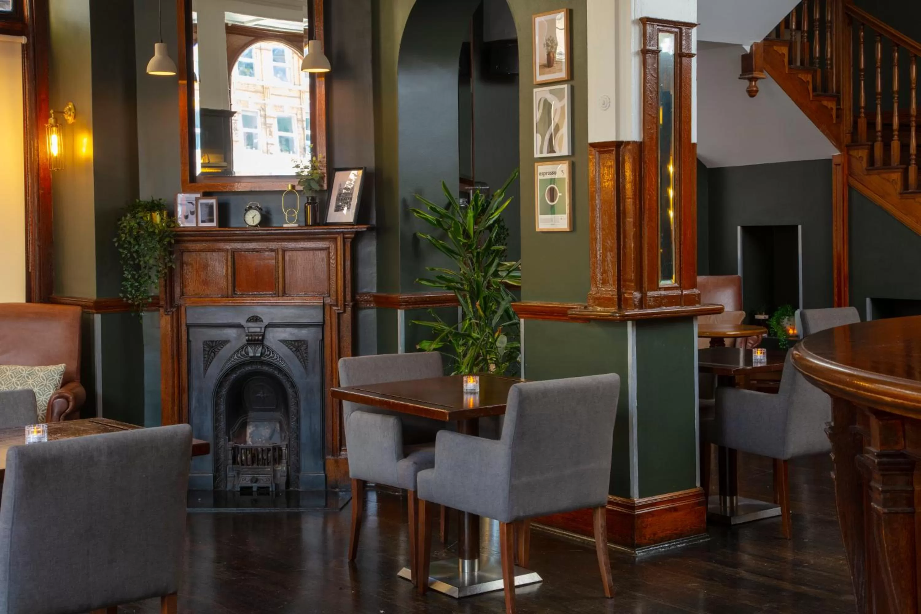 Lounge or bar in The Crown London, WorldHotels Distinctive