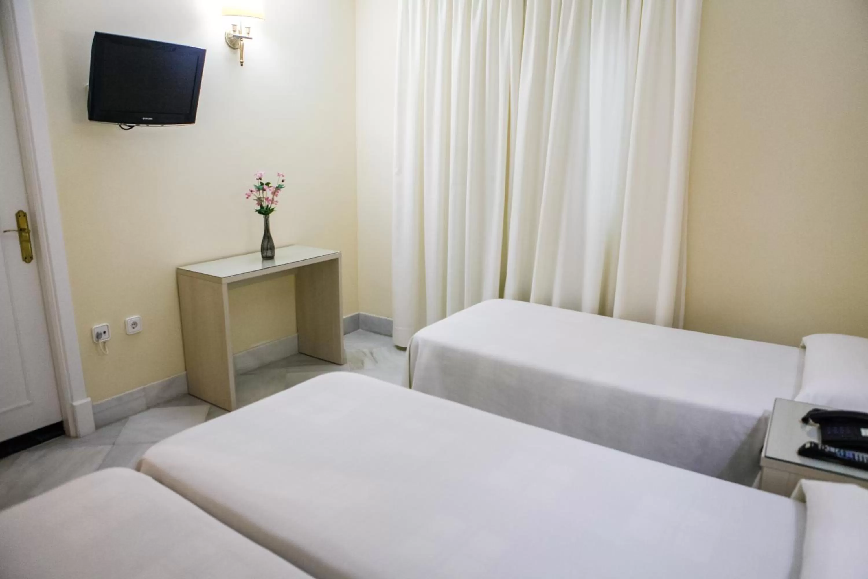 Bedroom, Bed in Chaikana