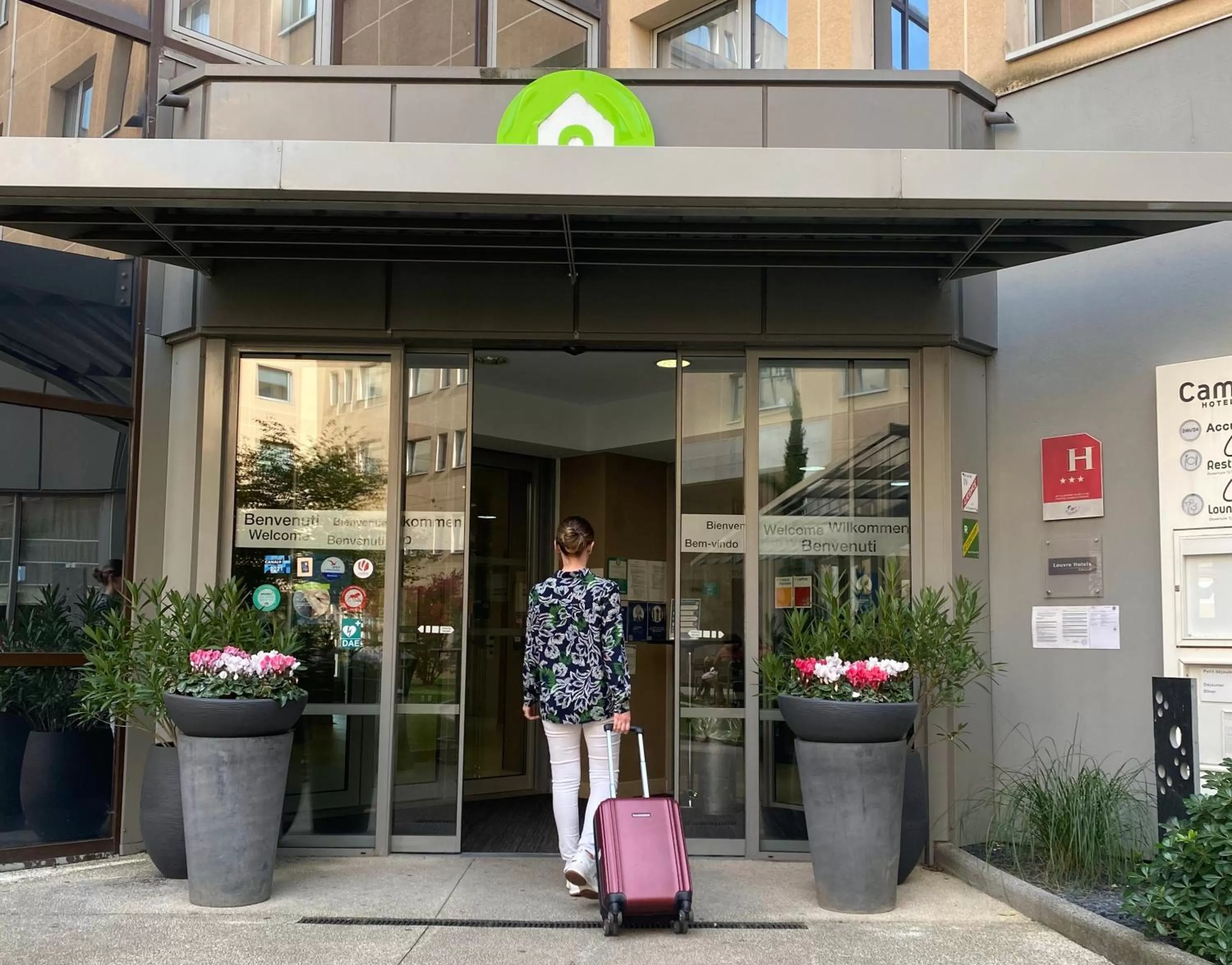 Facade/entrance in Campanile PRIME Lyon Centre Gare Part-Dieu