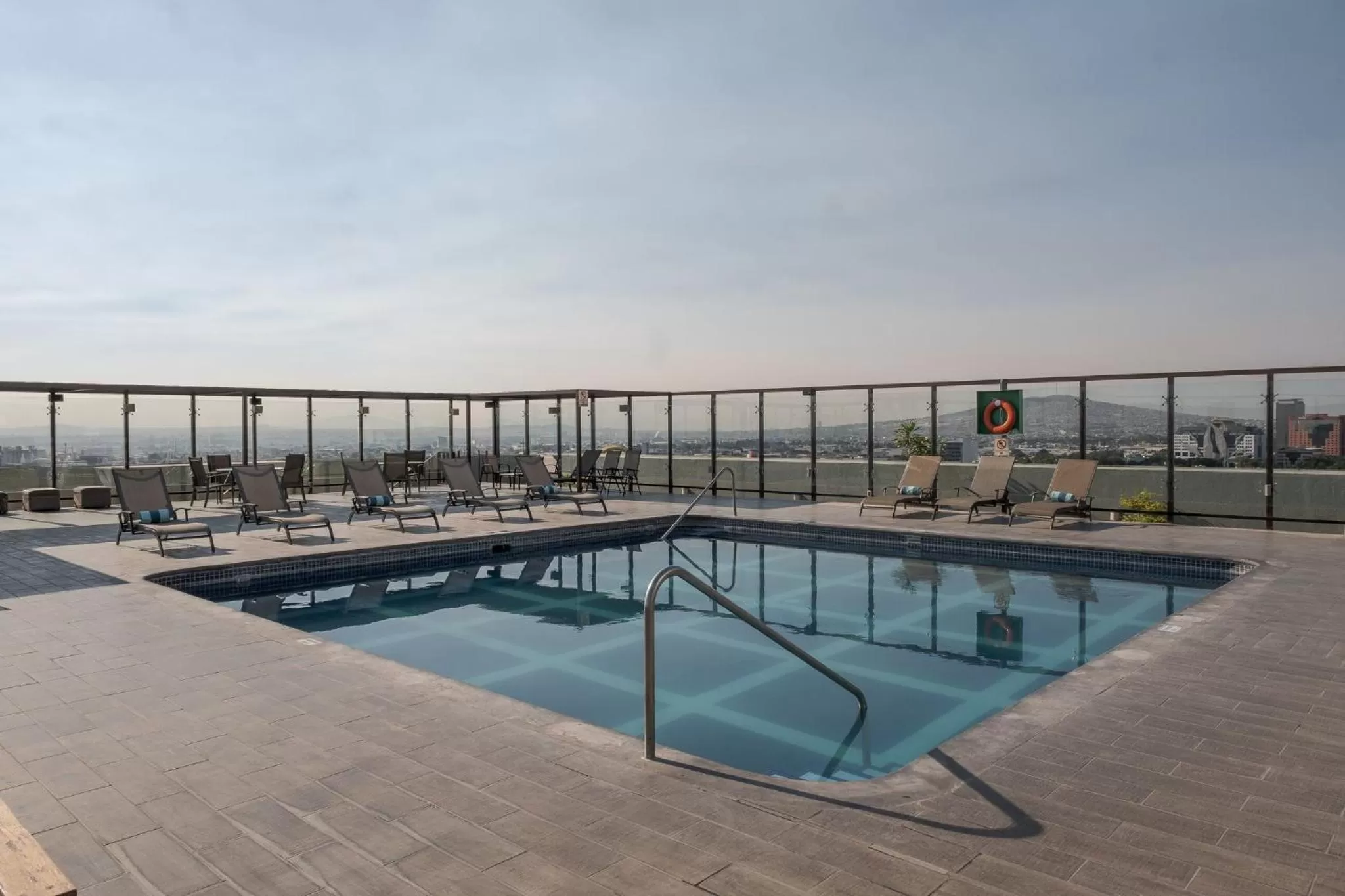 Swimming pool in Holiday Inn Guadalajara Select by IHG