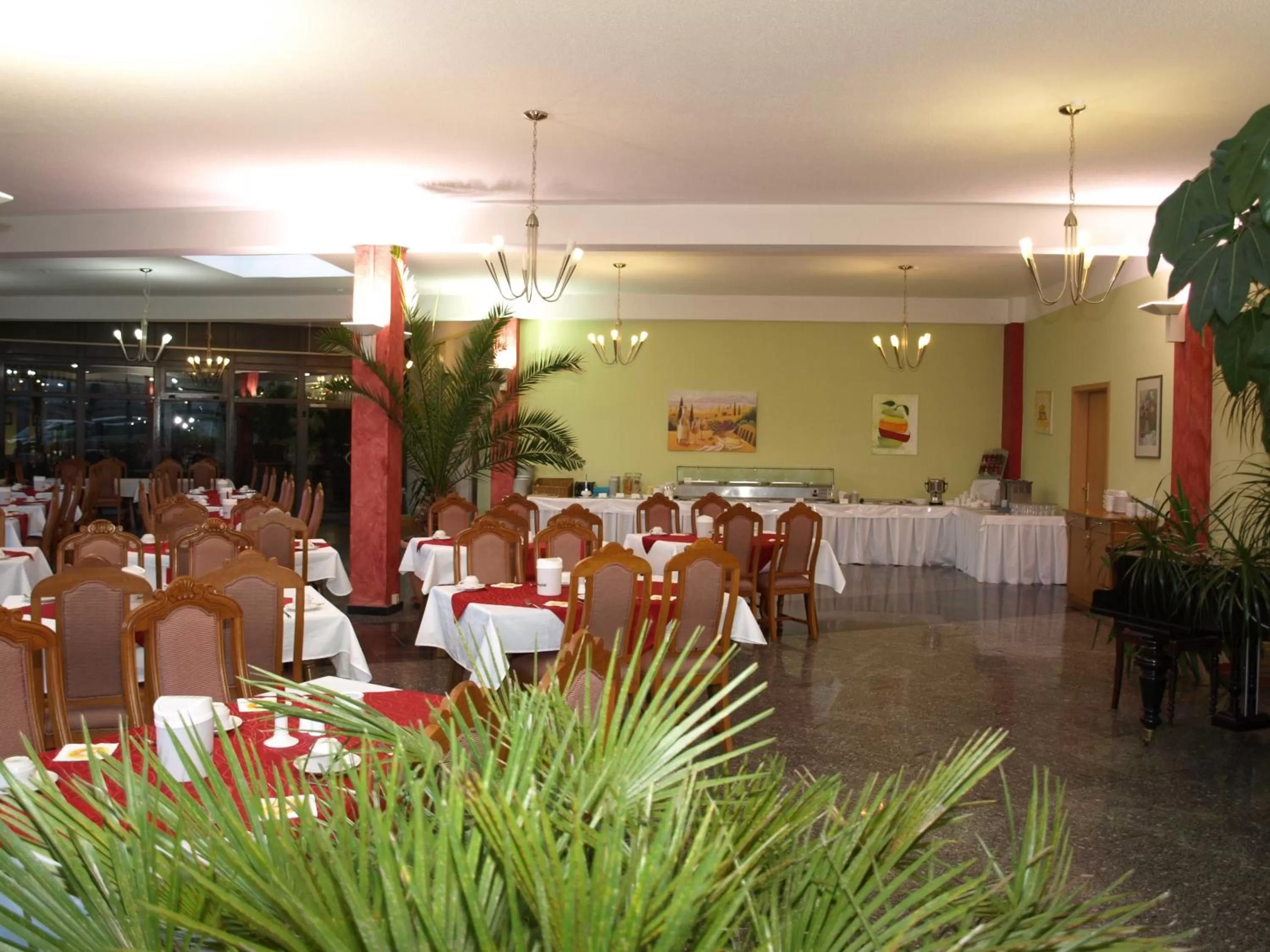 Restaurant/places to eat in WEST Hotel an der Sächsischen Weinstrasse