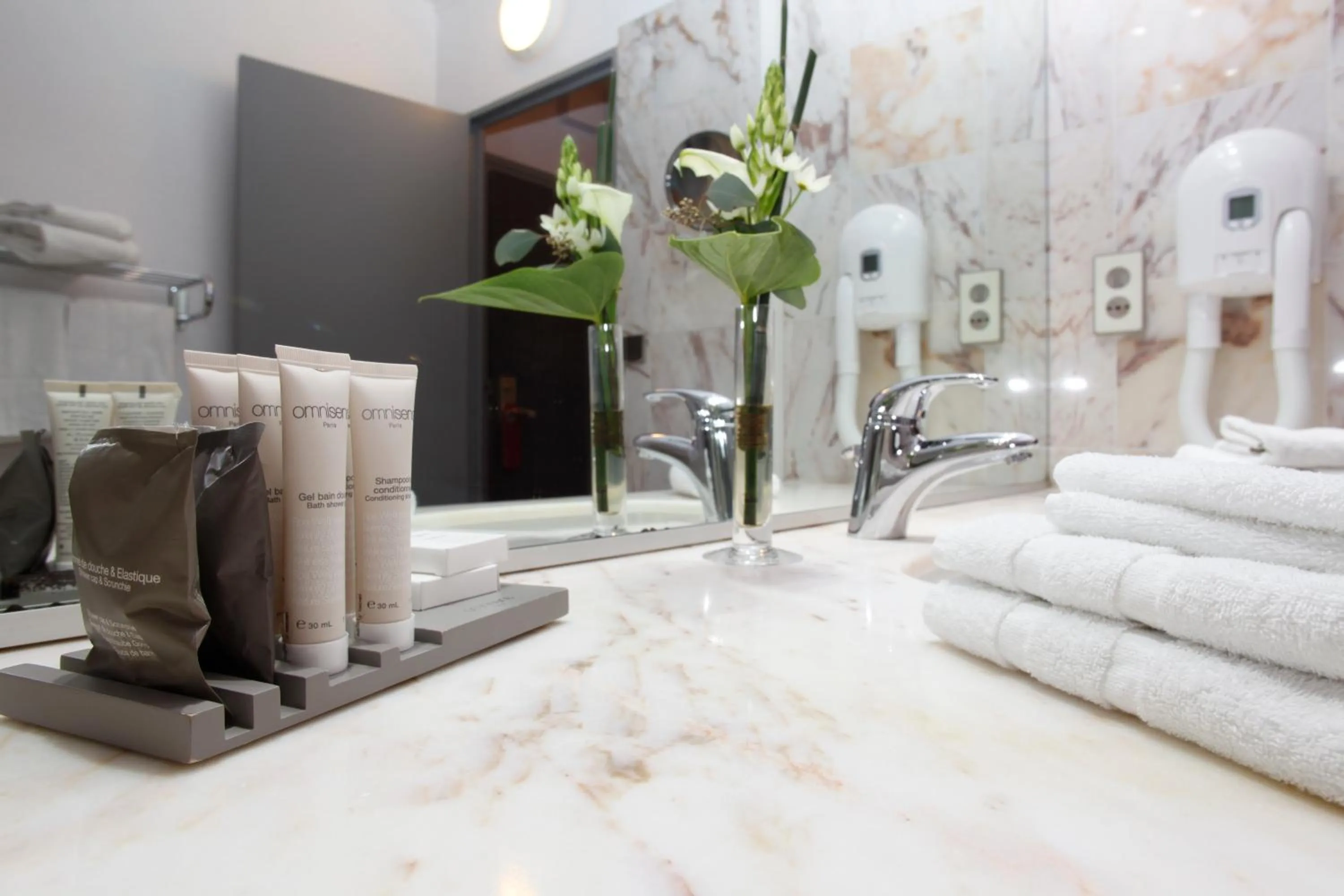 Bathroom, Bed in Alliance Lille - Couvent Des Minimes