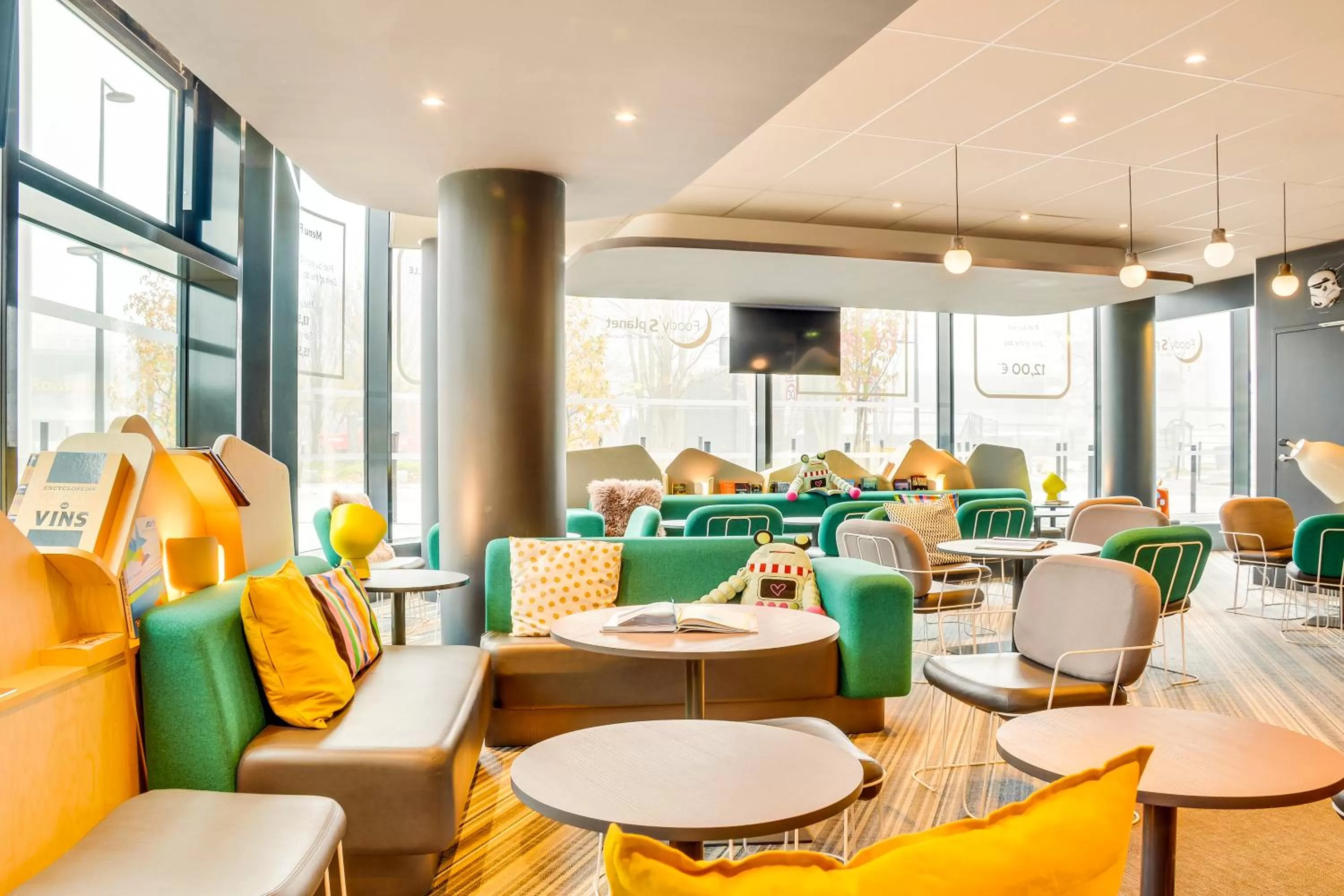 Lounge or bar in ibis Styles Paris Charles de Gaulle Airport