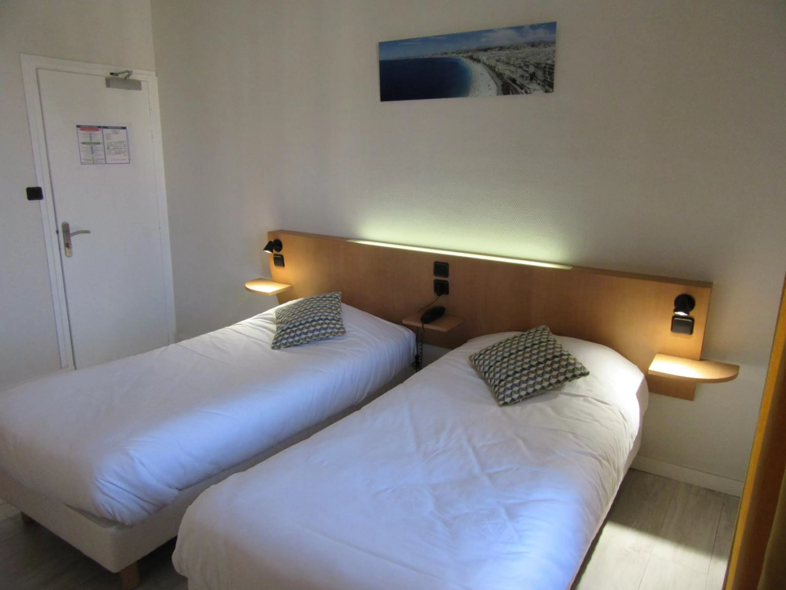 Bed in Hotel de France