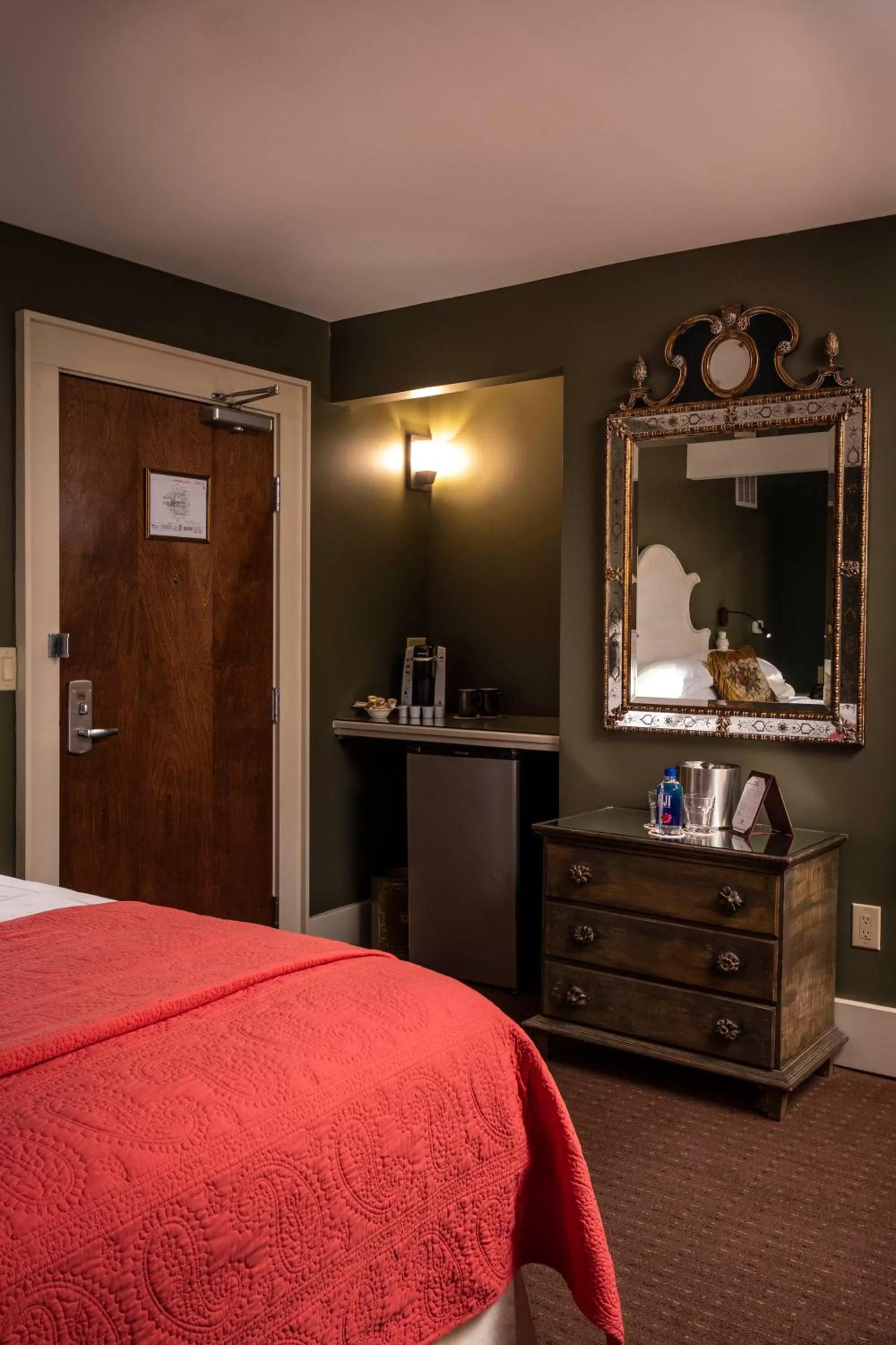 Photo of the whole room, Bed in Hotel Broad Ripple