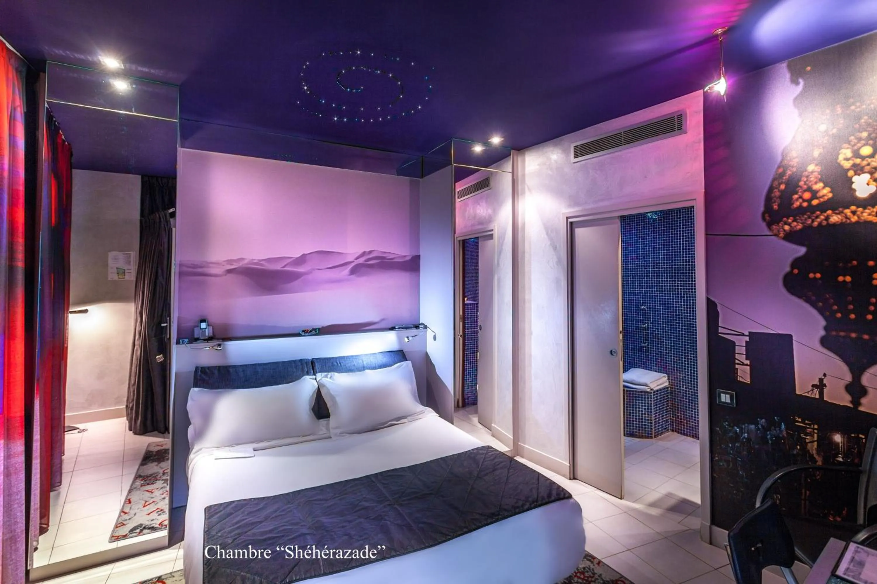 Bed in Apostrophe Hôtel