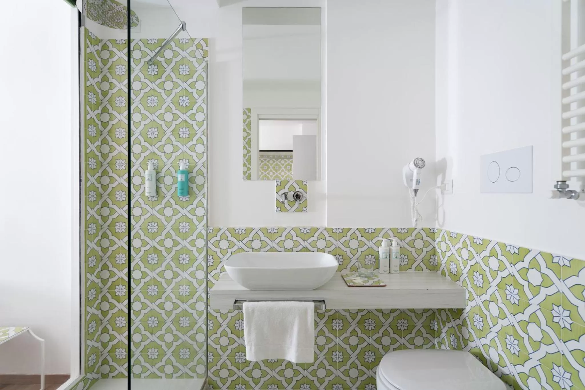 Shower in Domo 20 Hotel & Rooftop