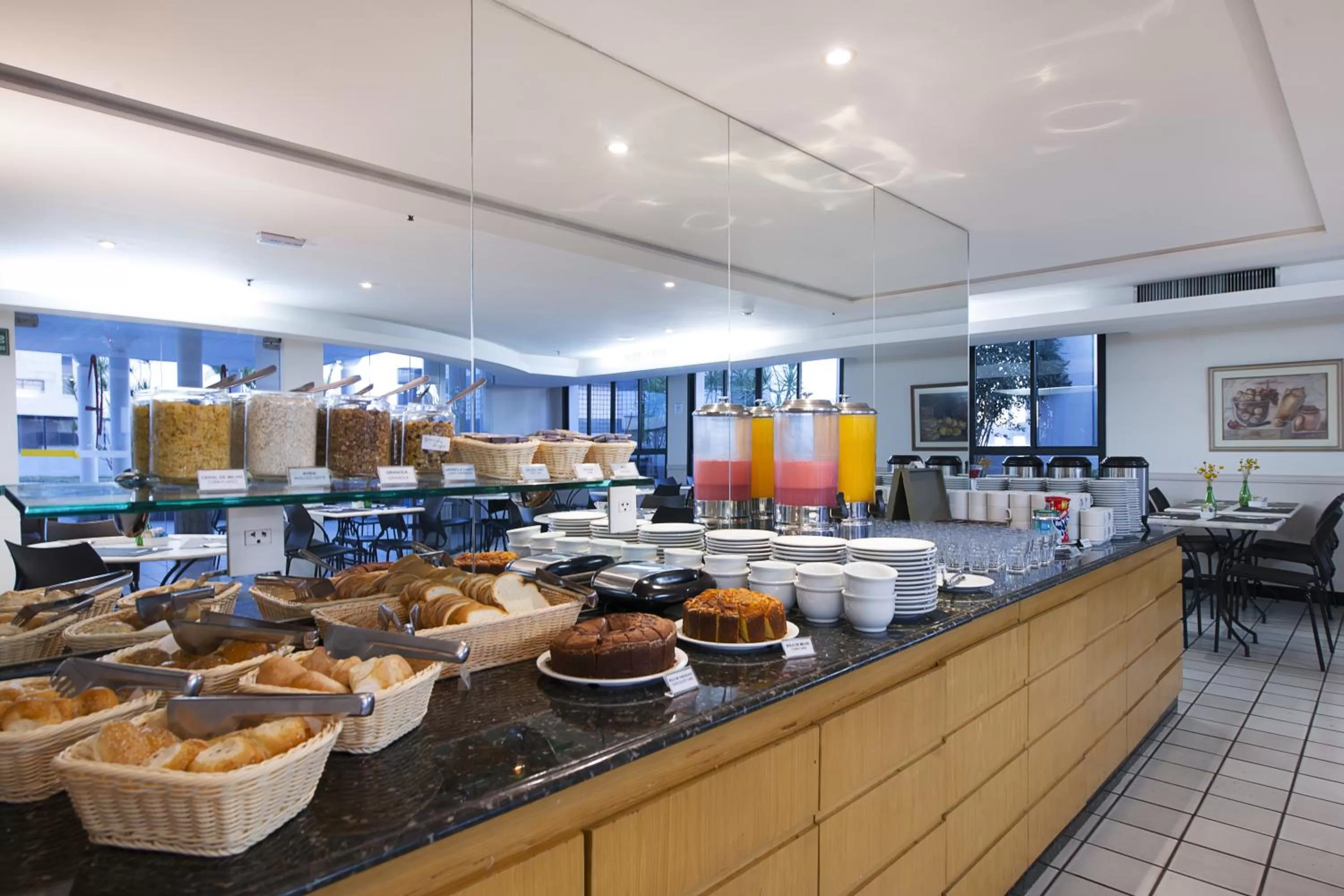 Continental breakfast in Metropolitan Hotel Brasília