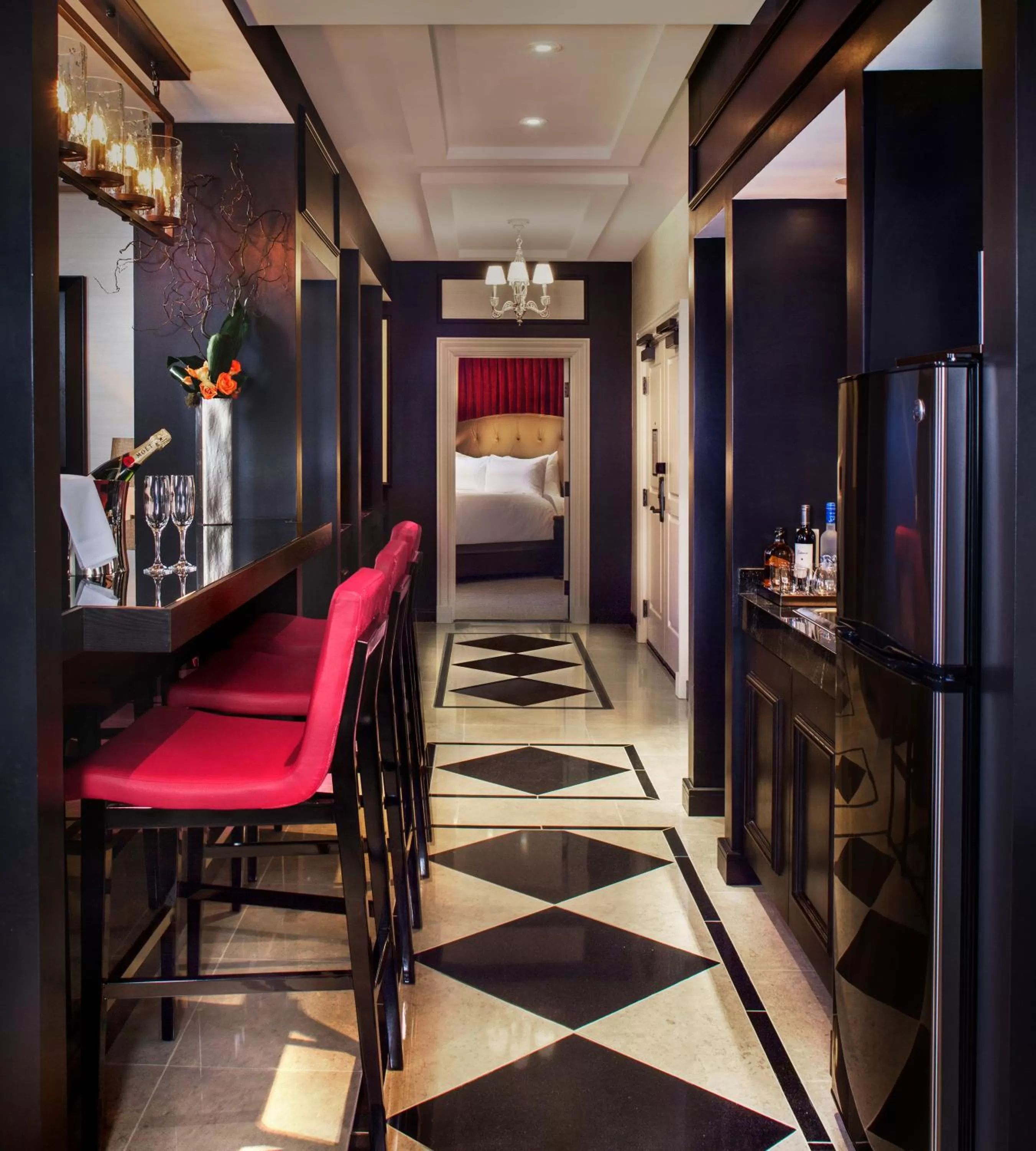 Kitchen or kitchenette, Bed in The Cromwell, A Caesars Destination
