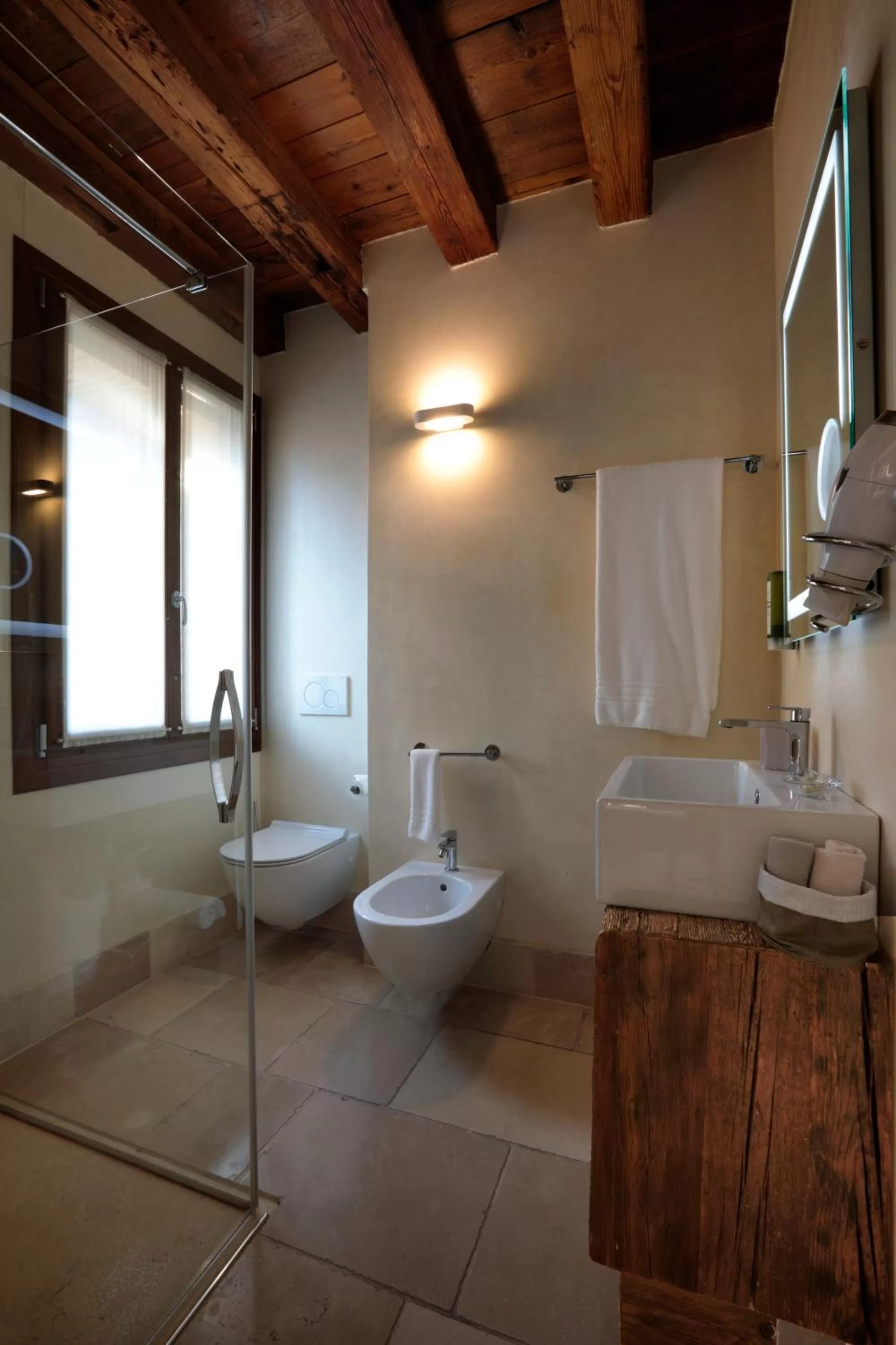 Shower in Hotel Antica Abbazia