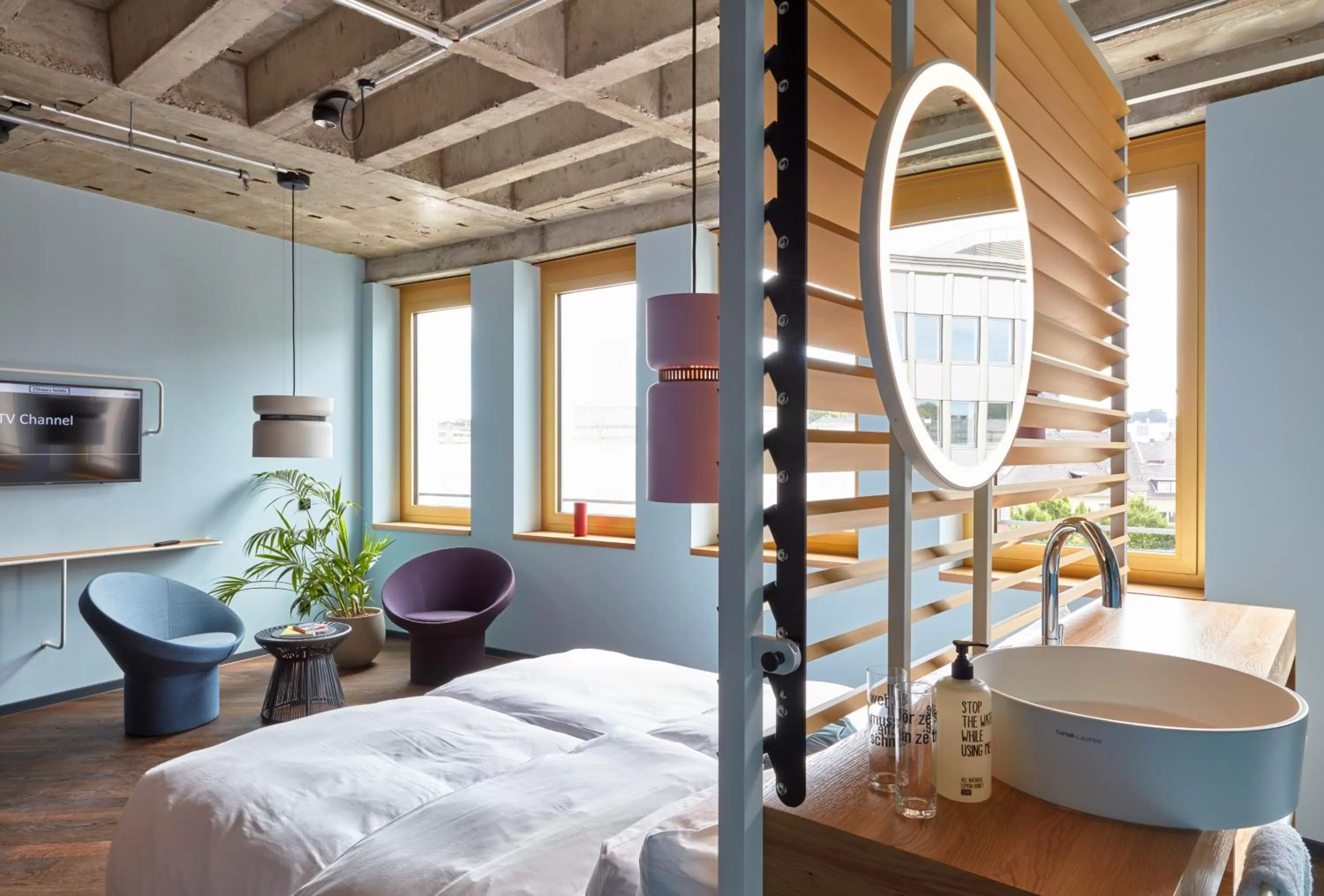 Bathroom, Bed in 25hours Hotel The Circle