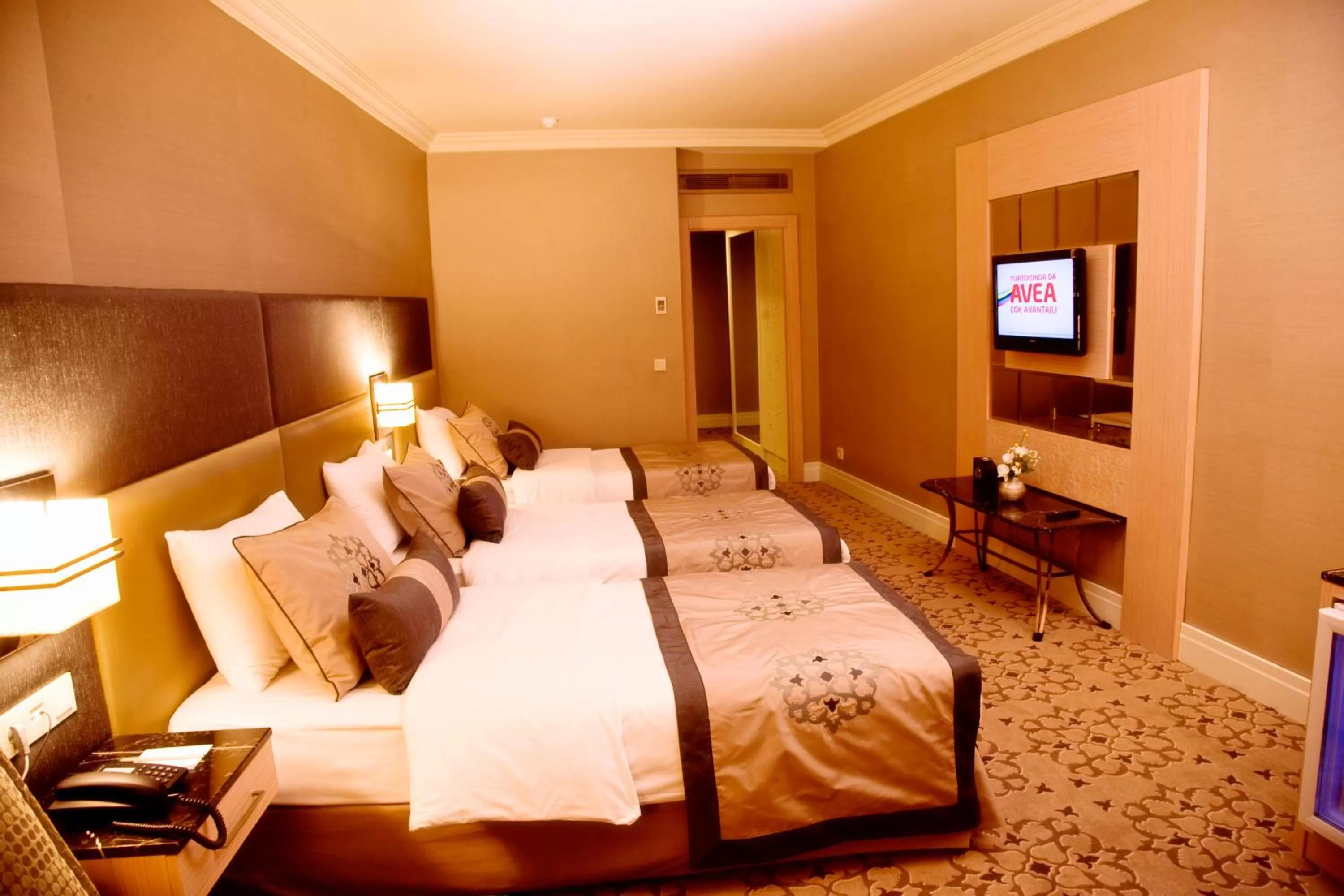 Bedroom, Bed in Darkhill Hotel