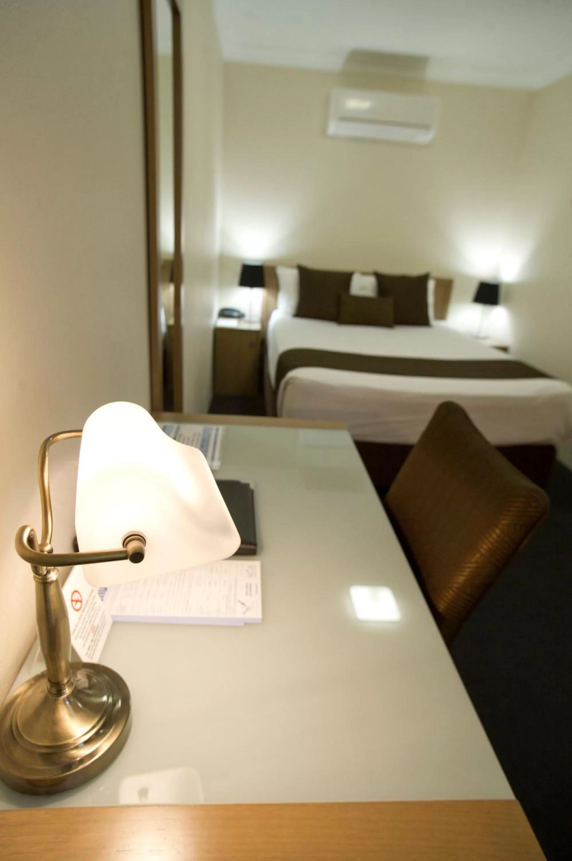 Bed in Noah's Mid City Motor Inn Muswellbrook