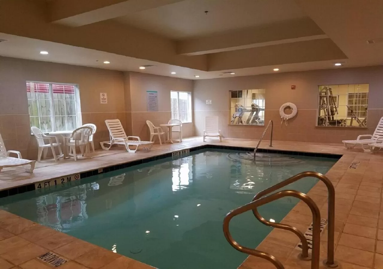 Swimming pool in La Quinta by Wyndham Houston - Magnolia