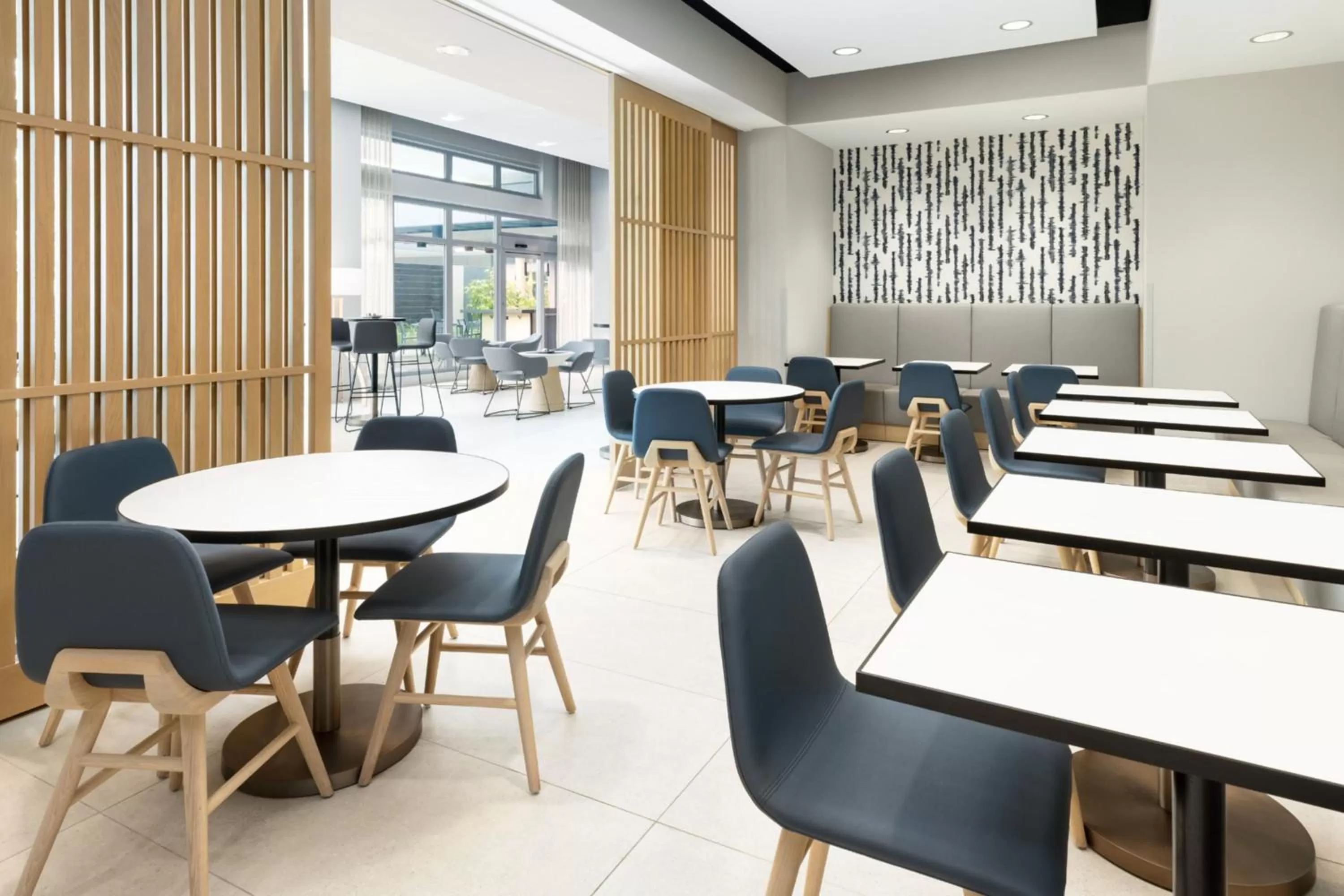 Restaurant/places to eat in Residence Inn by Marriott San Juan Isla Verde