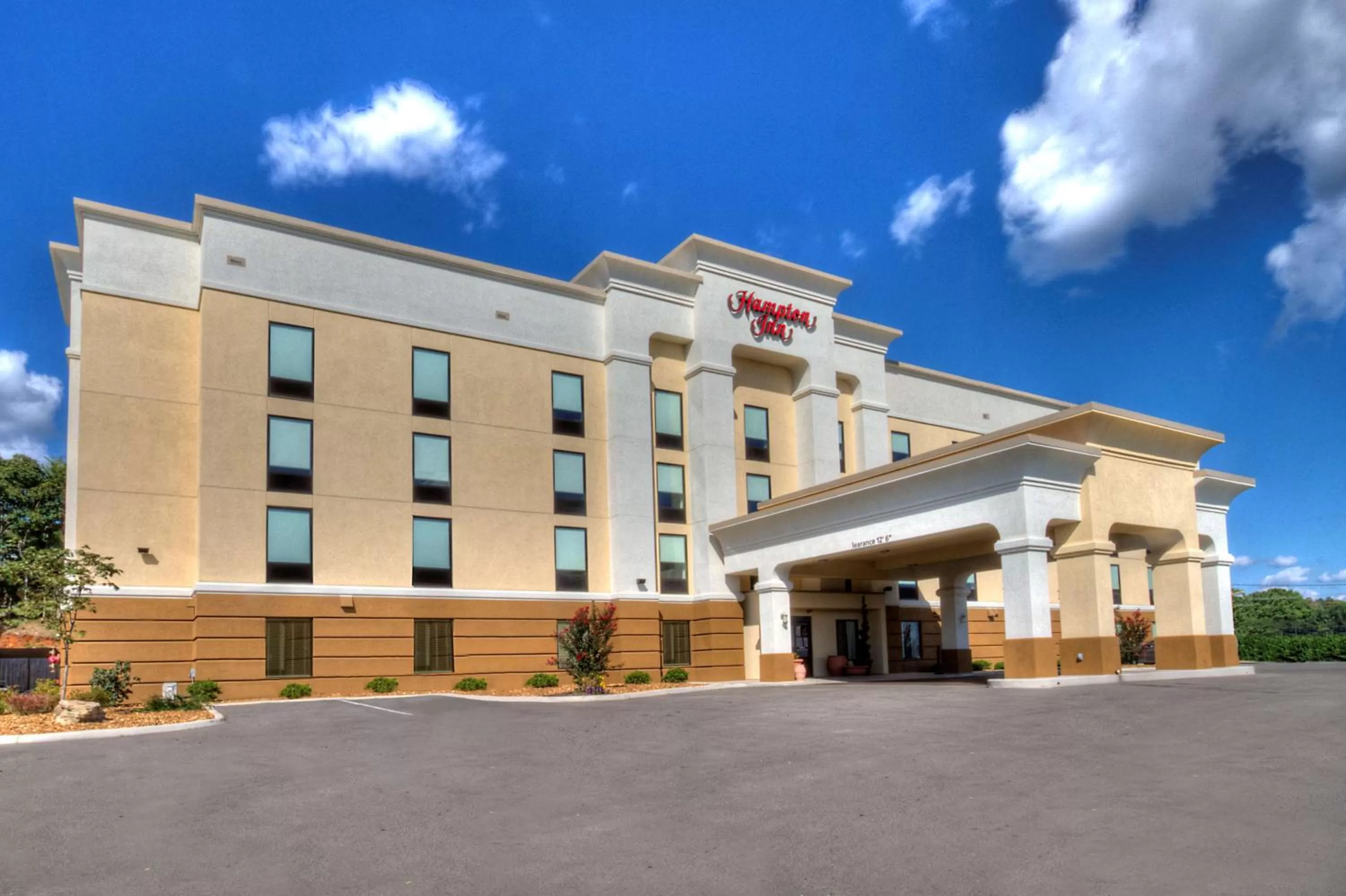 Property building in Hampton Inn Cookeville