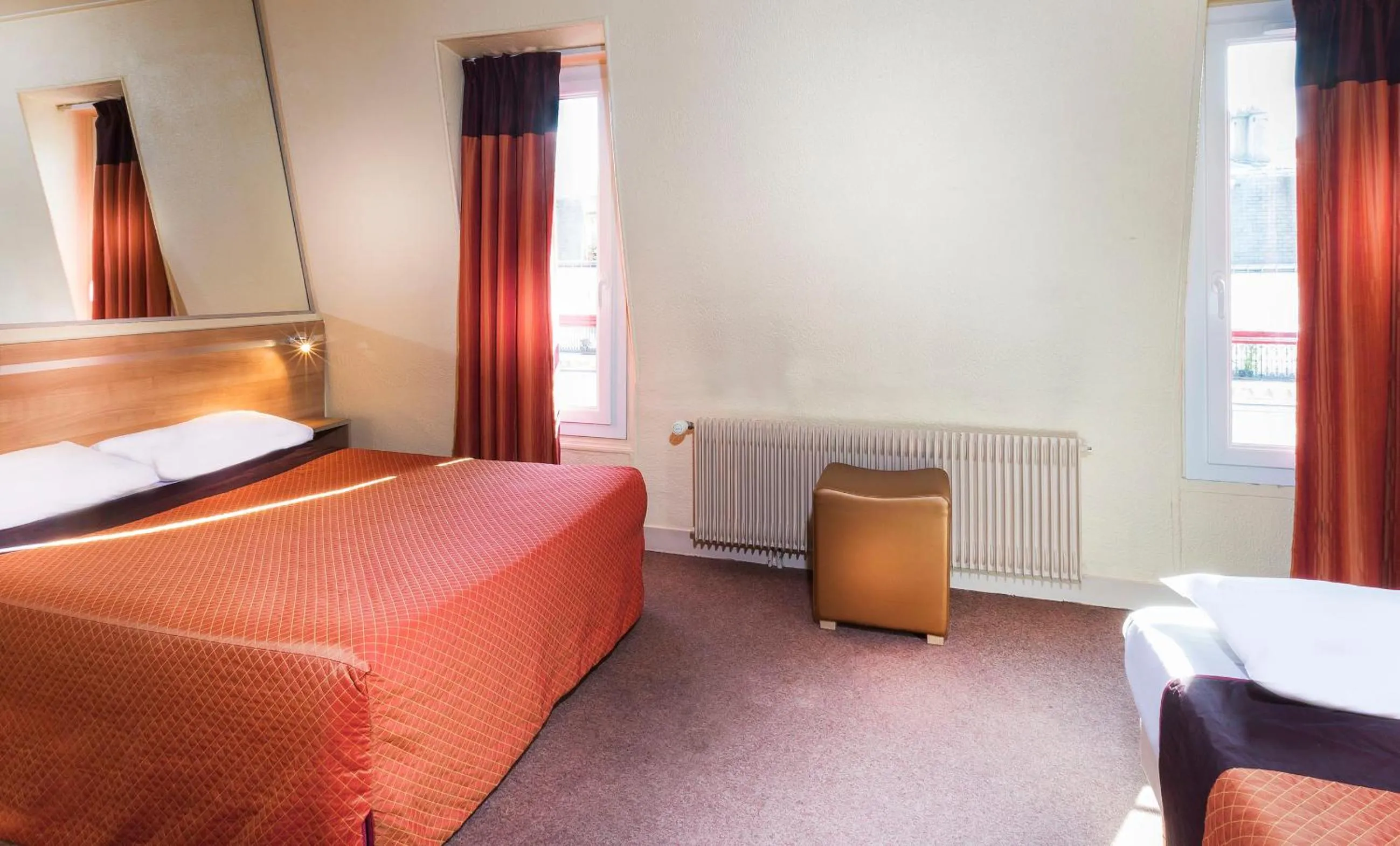 Bed in Hôtel de France Quartier Latin