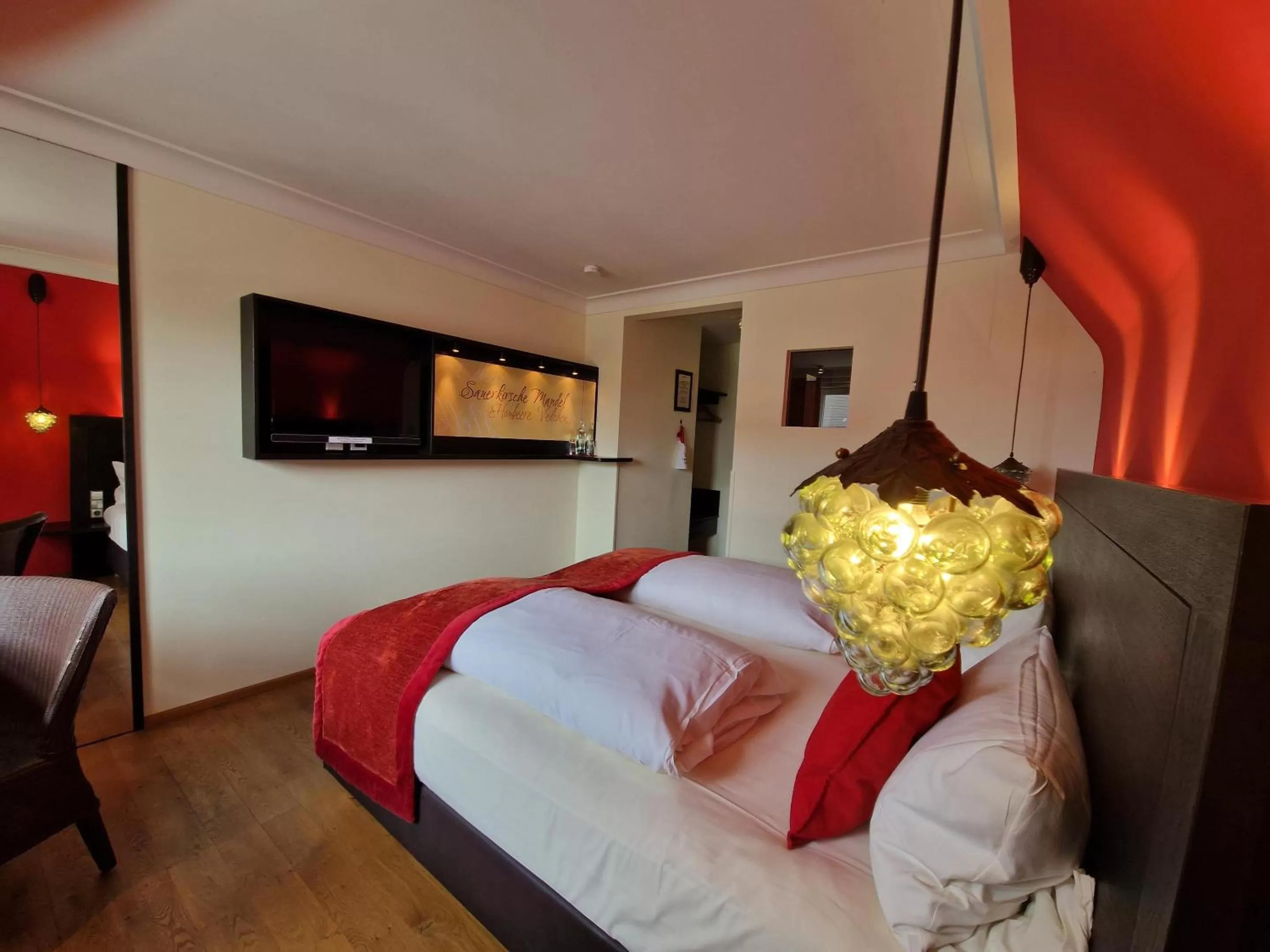 Bed, TV/Entertainment Center in Laurentius Boutique-Hotel & Restaurant