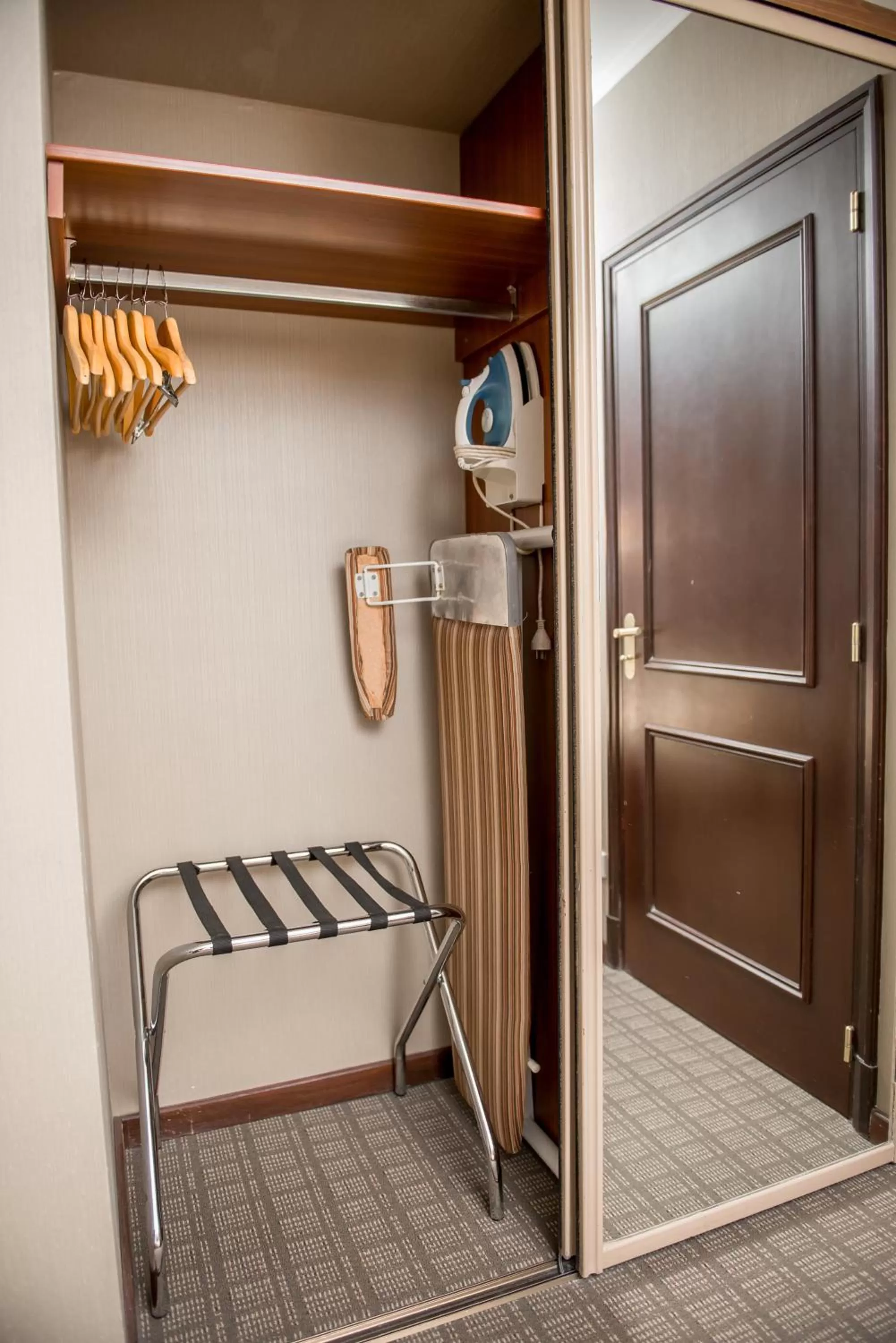 Decorative detail in Howard Johnson Plaza by Wyndham Buenos Aires Florida Street